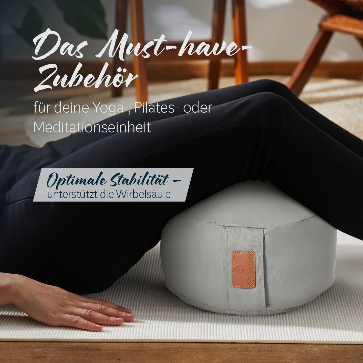 Yoga-Kissen Vishnu - gefüllt mit Bio-Buchweizenschalen, rund 30x30x15 cm, grau, ideal für Yoga, Pilates und Meditation.