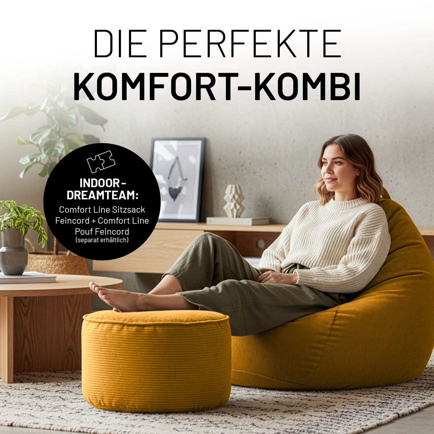 Frau entspannt auf dem Comfort Line Sitzsack Feincord M - 120 L - Senfgelb in modernem Wohnzimmer mit Fußhocker