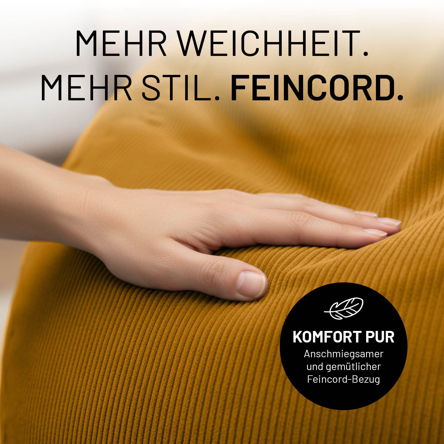 Hand berührt weichen Feincord Bezug des Comfort Line Sitzsack Feincord L - 185 L - Senfgelb für maximalen Komfort und Stil.
