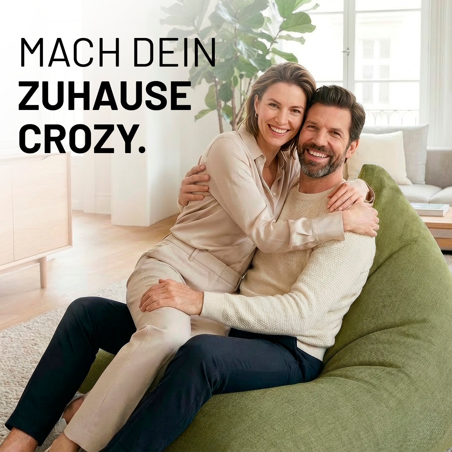 Paar entspannt auf dem Sitzsack Interior Line (370 L) - indoor - Lime in modernem Wohnzimmer mit natürlichem Licht.