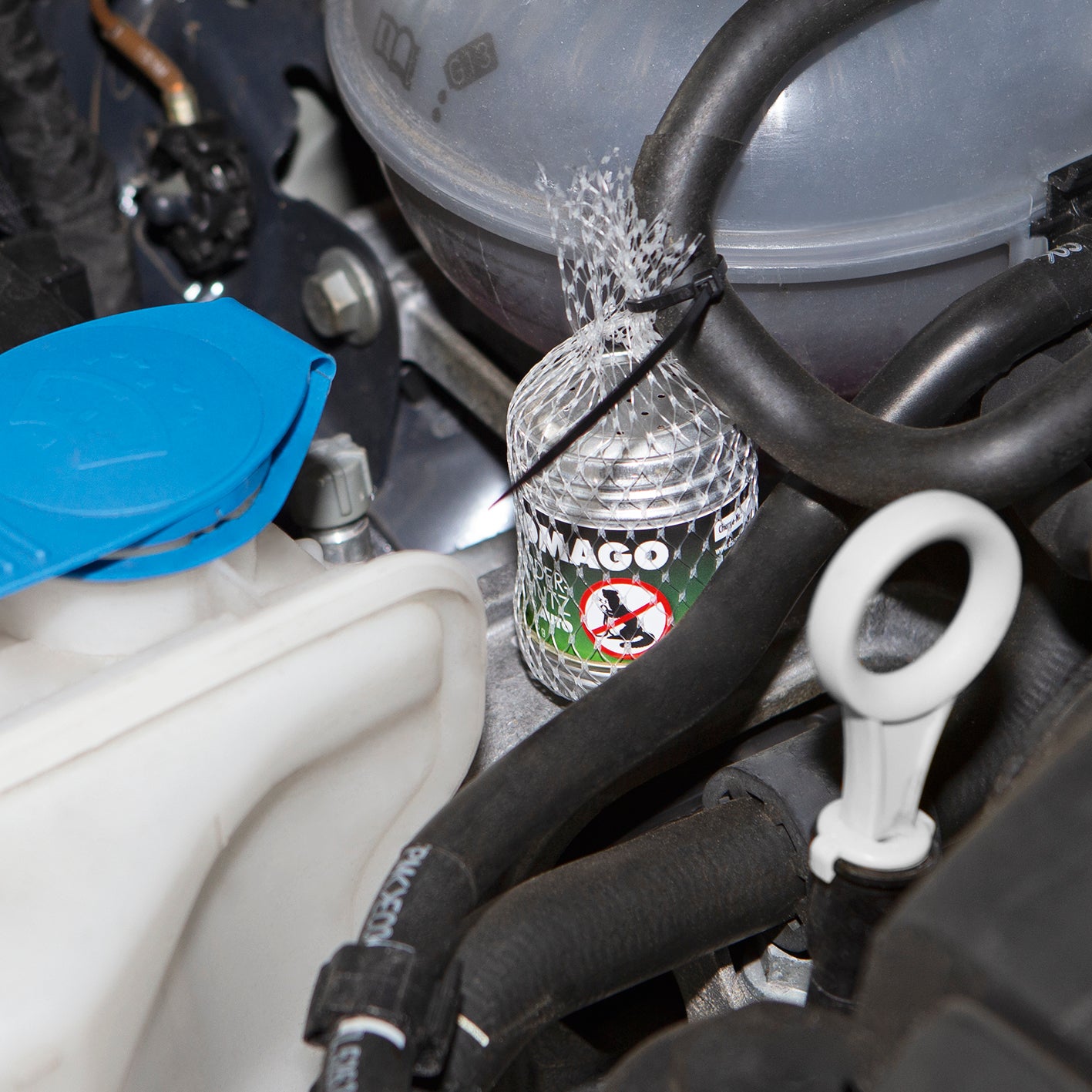 Mardervergrämung Auto zur Vorbeugung von Marderschäden, sofort anwendbar, wirkt bis zu 6 Monate ohne Anmischen im Motorraum.