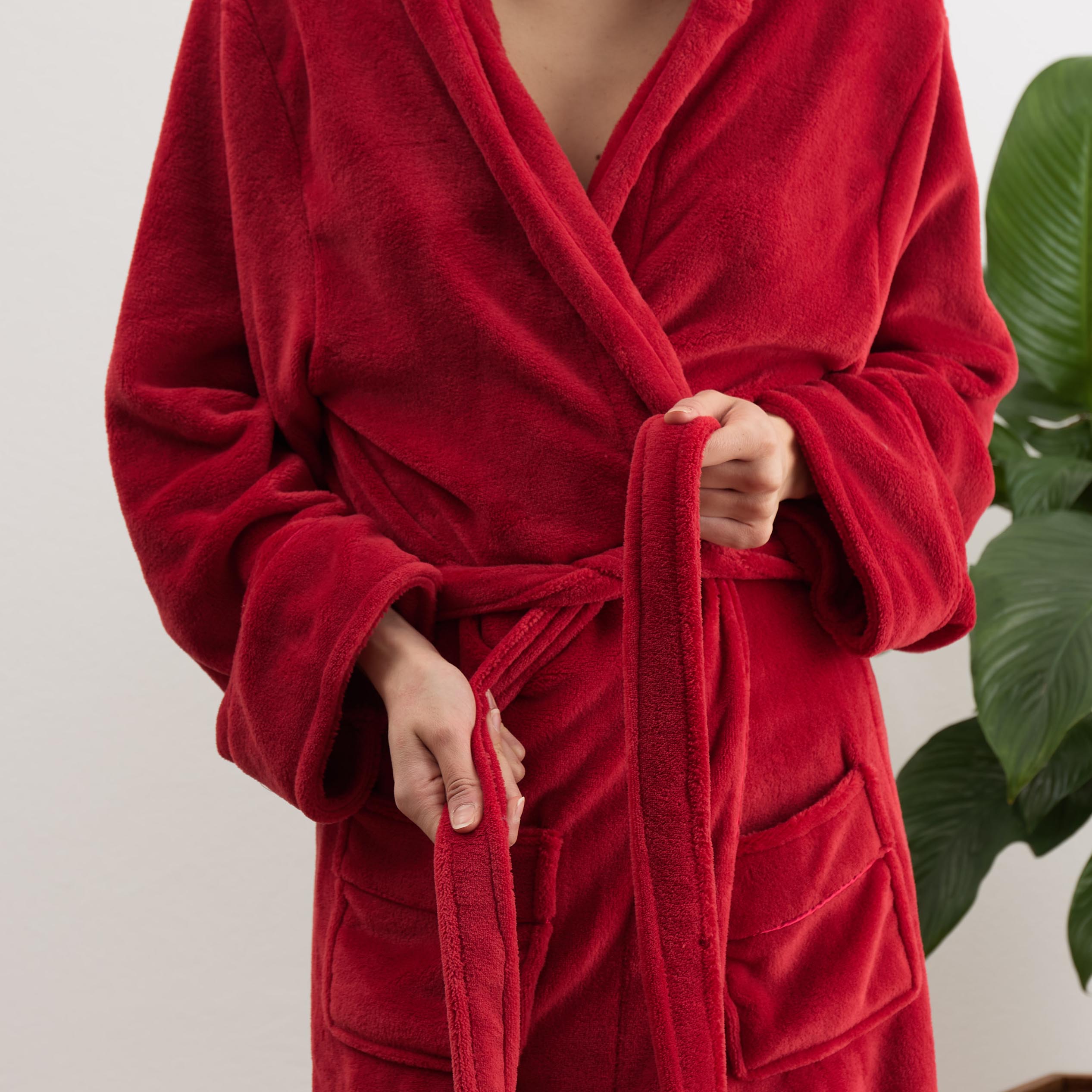 Luxury Mikrofaser Bademantel mit Kapuze für Damen und Herren in Rot, Größe XXL, weich, flauschig und bequem mit Taillengürtel.