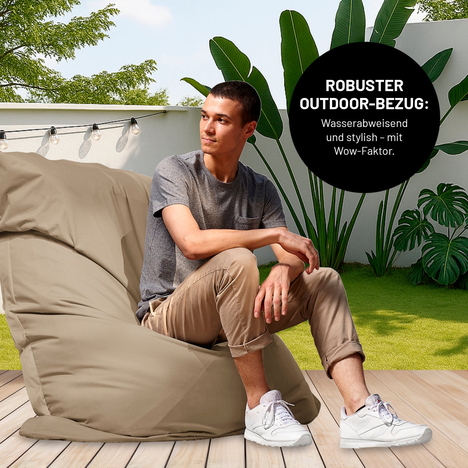 Junger Mann sitzt entspannt auf Sitzsack Classic XXL All-in-One Set - 380 L - 140 x 180 cm - Beige im Outdoor-Bereich