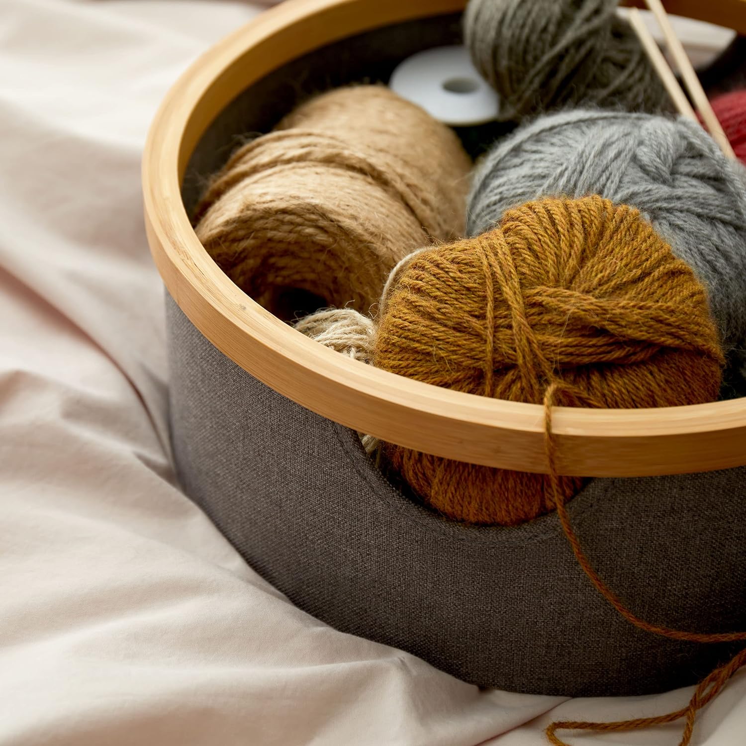 Bambus-Rahmen Aufbewahrungsbox rund - 3er-Set - Taupe mit natürlichem Bambusrahmen und platzsparendem Design für vielseitige Ordnung.