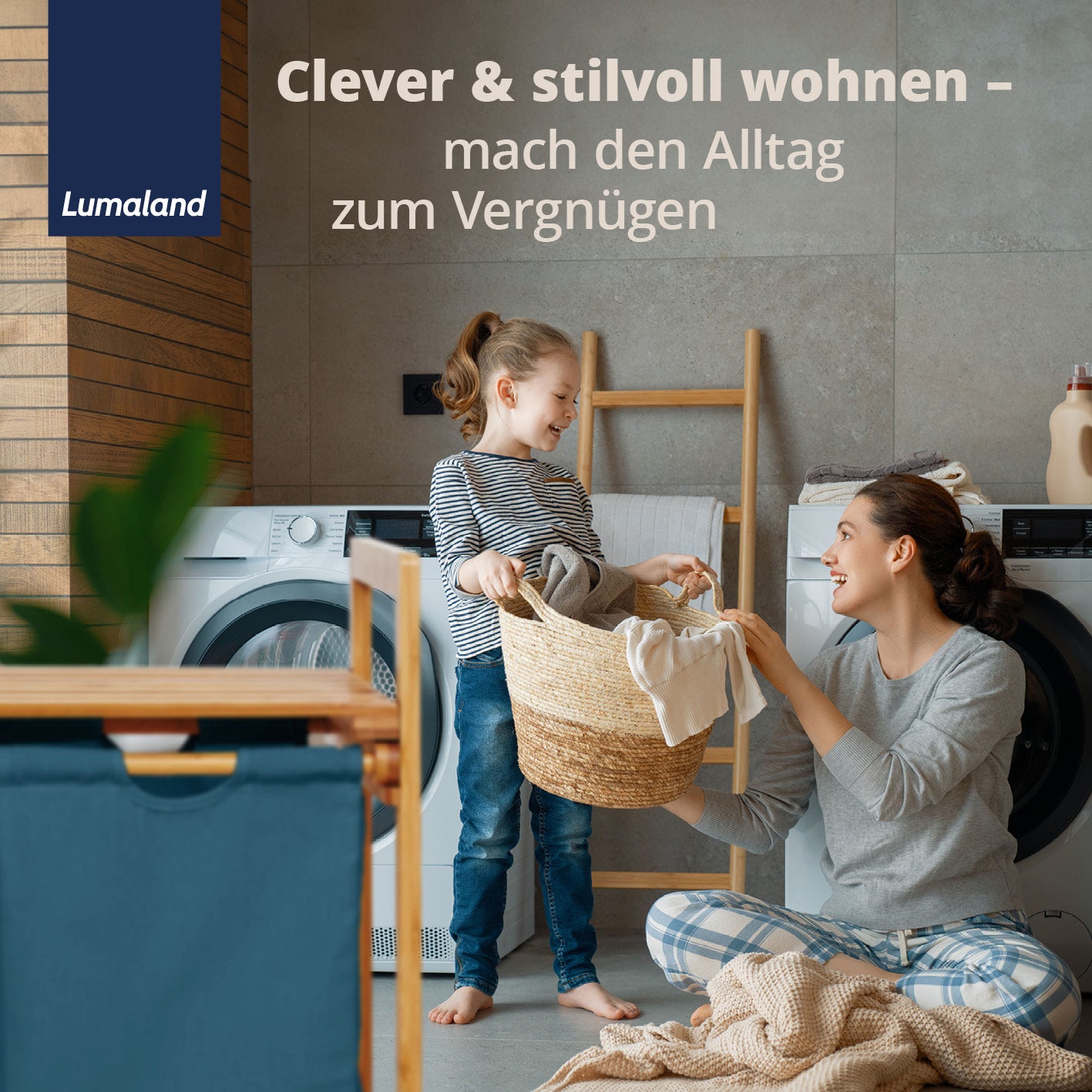 Bambus Wäschekorb mit 2 ausziehbaren Wäschesacken – stilvoll, komfortabel und platzsparend für die Wäsche in Blau, 73 x 64 x 33 cm.