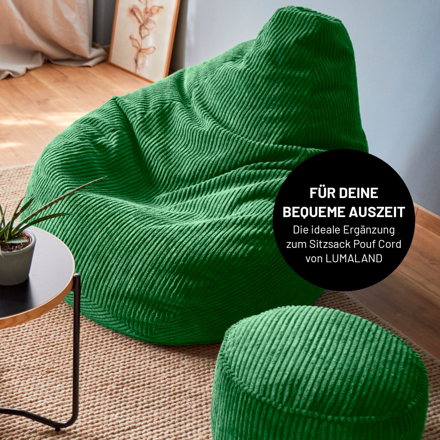 Sitzsack GIANT aus der Cord-Reihe - Dunkelgrün mit weichem, geripptem Stoff, ideal für gemütliche Stunden im modernen Wohnbereich.