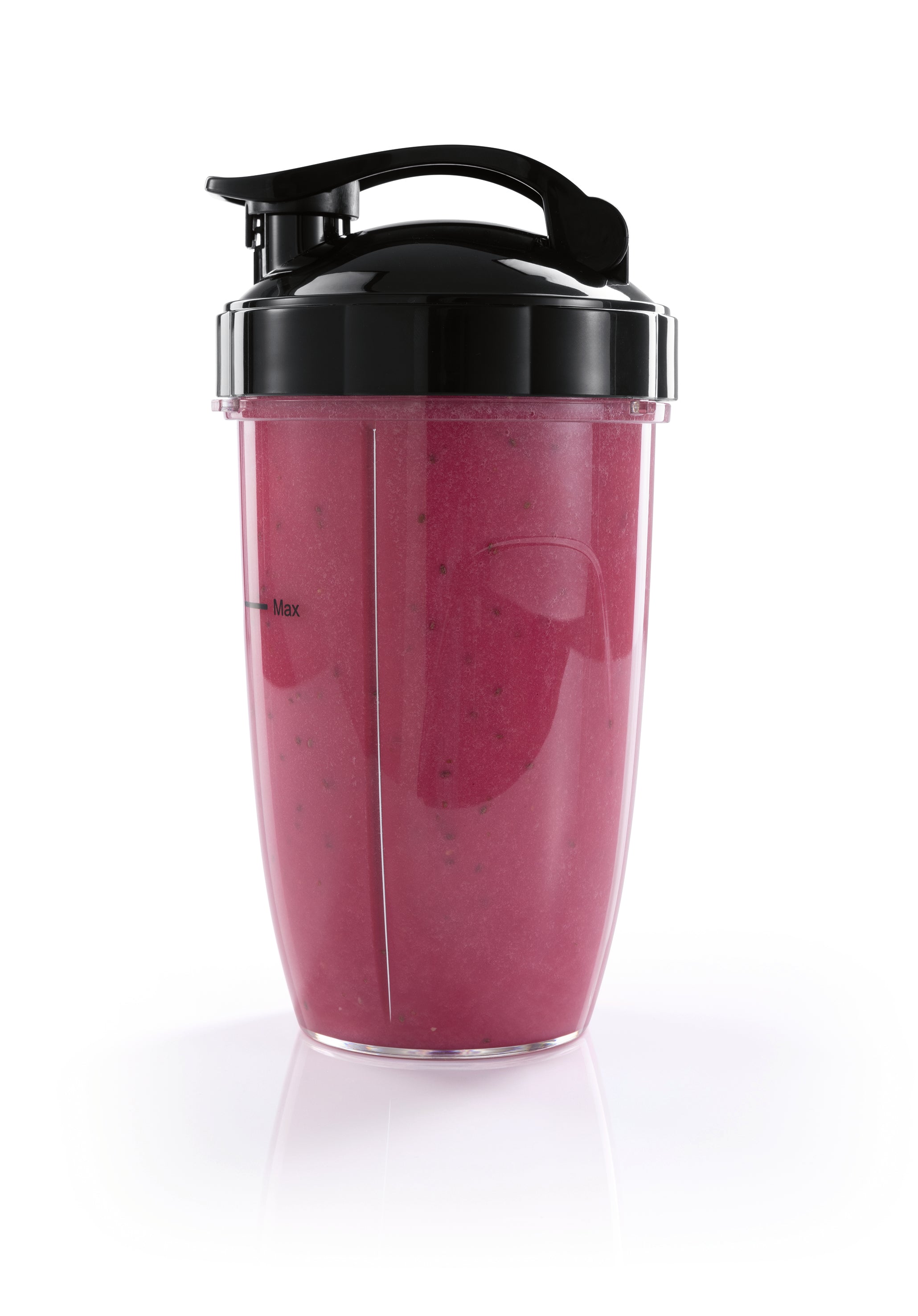 Zubehörset L für Nutrition Mixer Pro 1.000 - Schwarz mit praktischem To-go-Becher gefüllt mit rotem Smoothie.