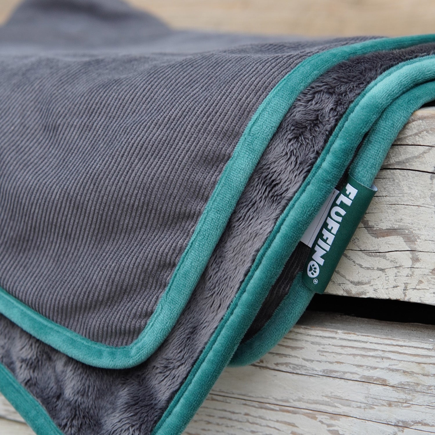 Hundedecke/ Wendedecke /Kuscheldecke - 150x100 cm - Grau, wendbar, flauschig, waschbar, robust, ideal für große und kleine Hunde.