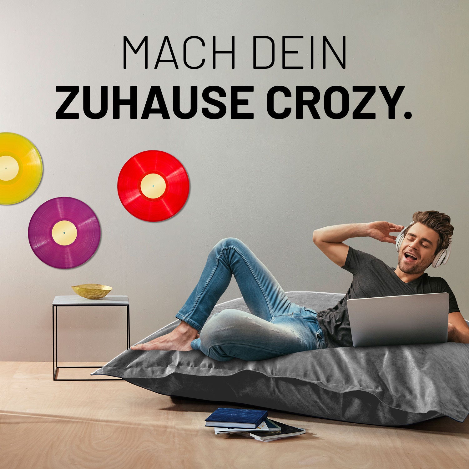 XXL Microvelours Sitzsack (380 L) in Grau mit bequemer Füllung, ideal zum Relaxen und als stylische Indoor-Sitzgelegenheit.