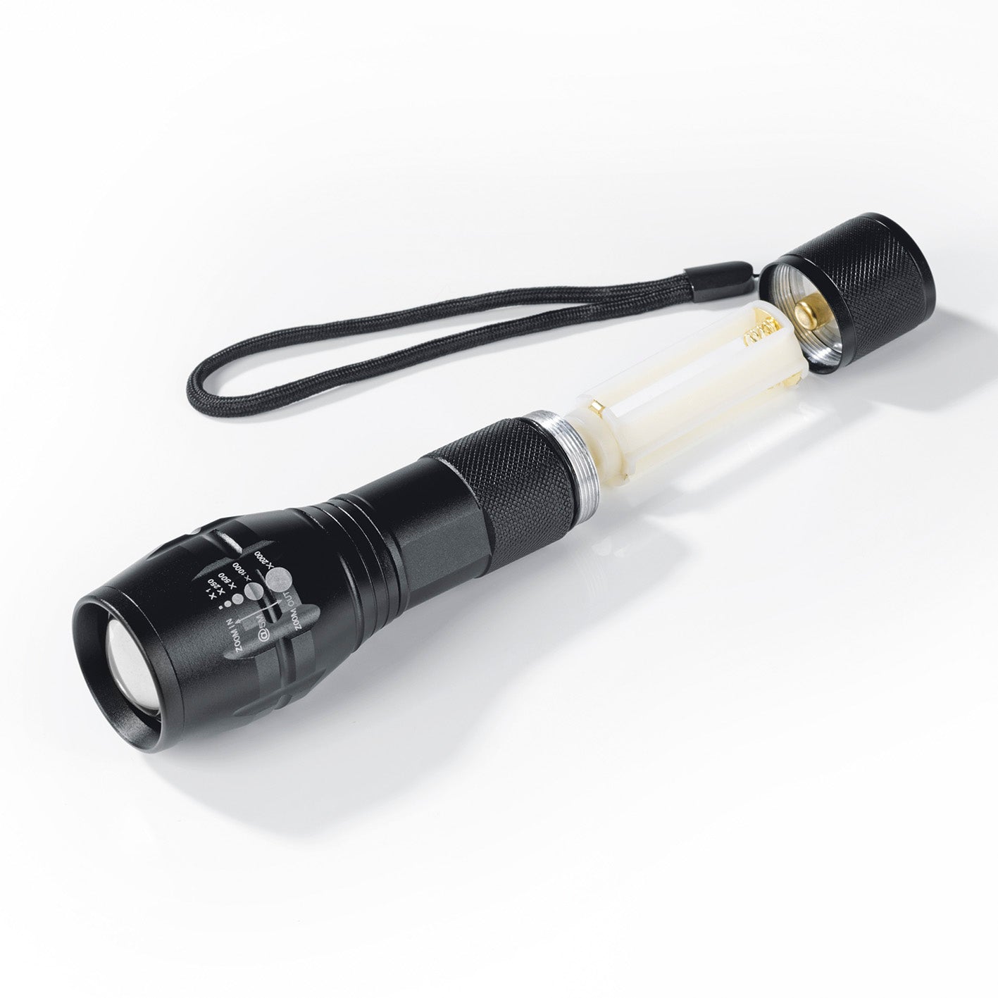 Security Funktions-Taschenlampe 4,5V in Schwarz mit 350-400 Lumen, bis zu 150 m Reichweite, handlich, leicht und robust.
