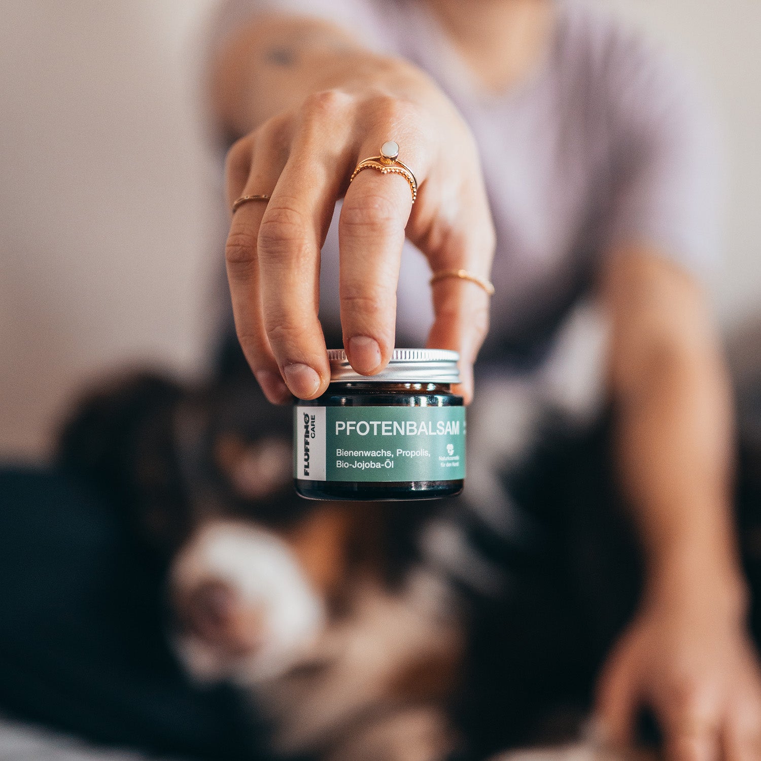 Pfotenbalsam - 50 ml - 100% natürlicher Pfotenschutz mit Bienenwachs, Propolis und Bio-Jojobaöl für Hunde.