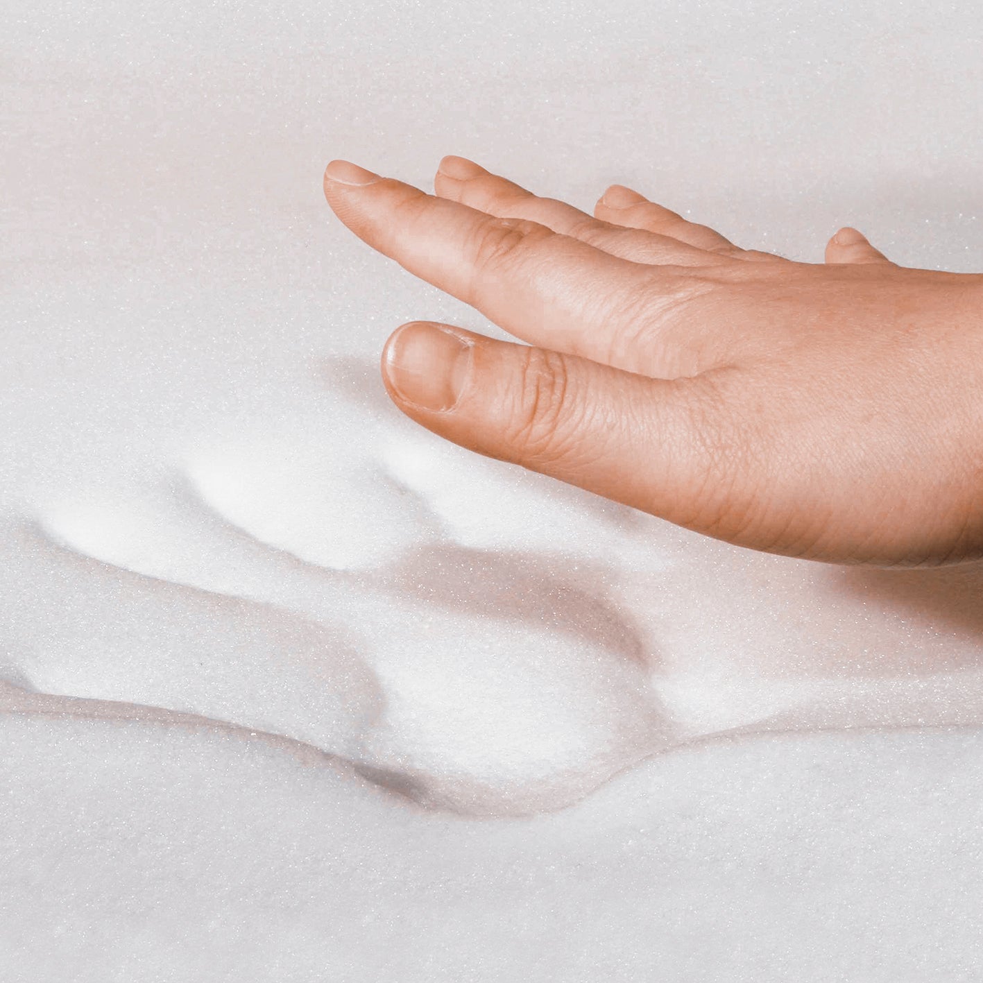 Ergonomisches Gel-Sitzkissen inkl. Fleecebezug - grau mit Memory-Foam-Gel-Kombination für individuellen Sitzkomfort.