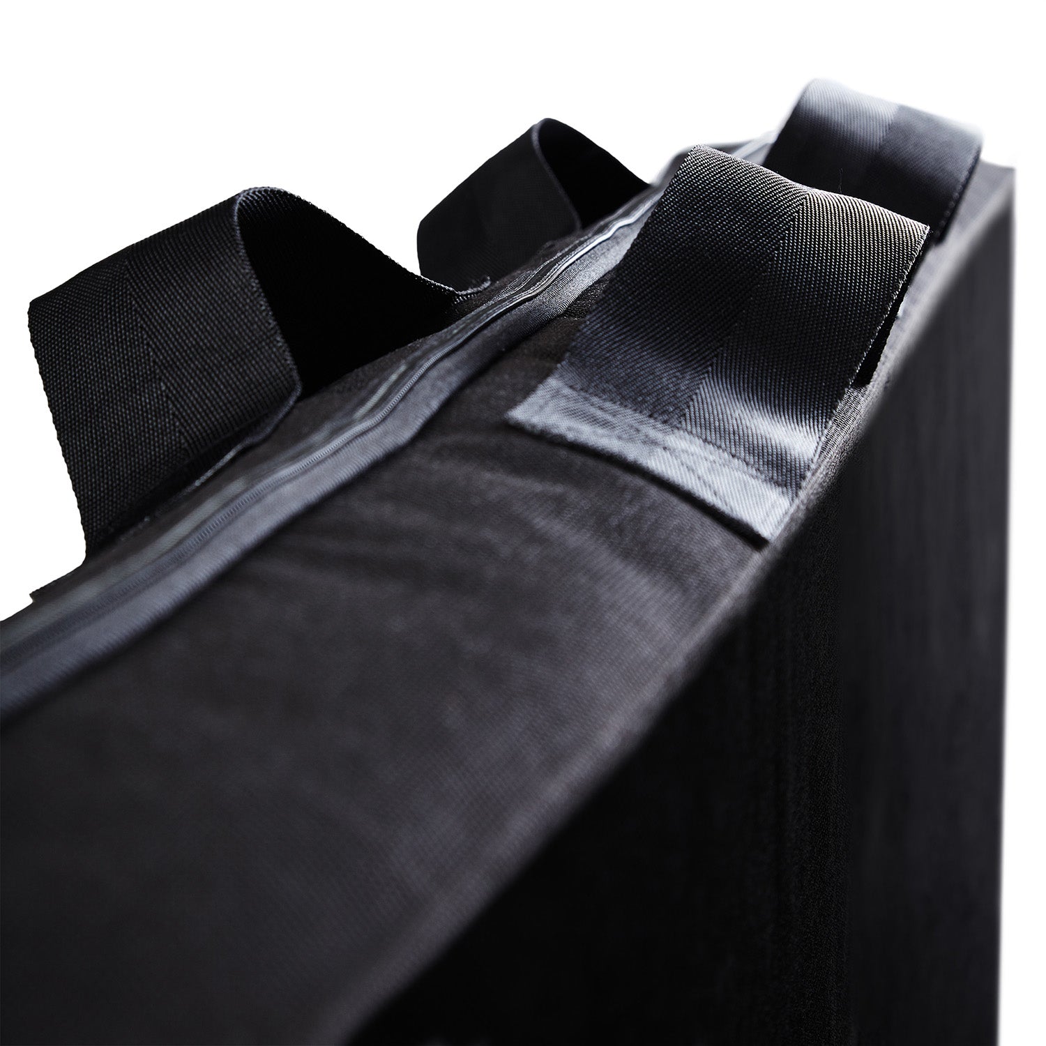 Matratzen-Aufbewahrungstasche - 140 x 200 x 25 cm - Schwarz mit dreiseitigem Reißverschluss und robustem Tragegriff für einfachen Transport.