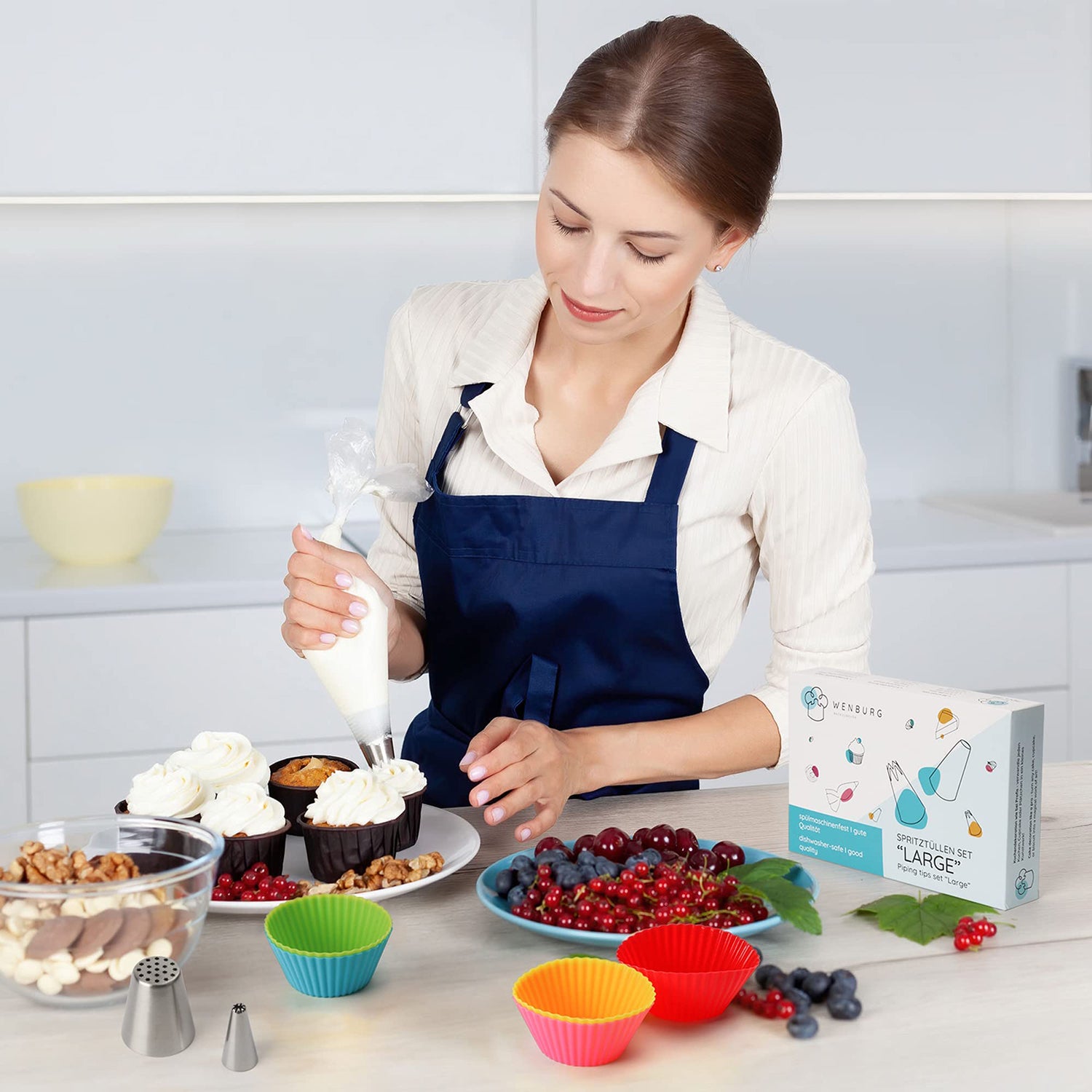 Spritztüllen-Set - 75-teilig mit Edelstahltüllen und Silikonspritzbeutel zum einfachen Verzieren von Kuchen und Muffins.