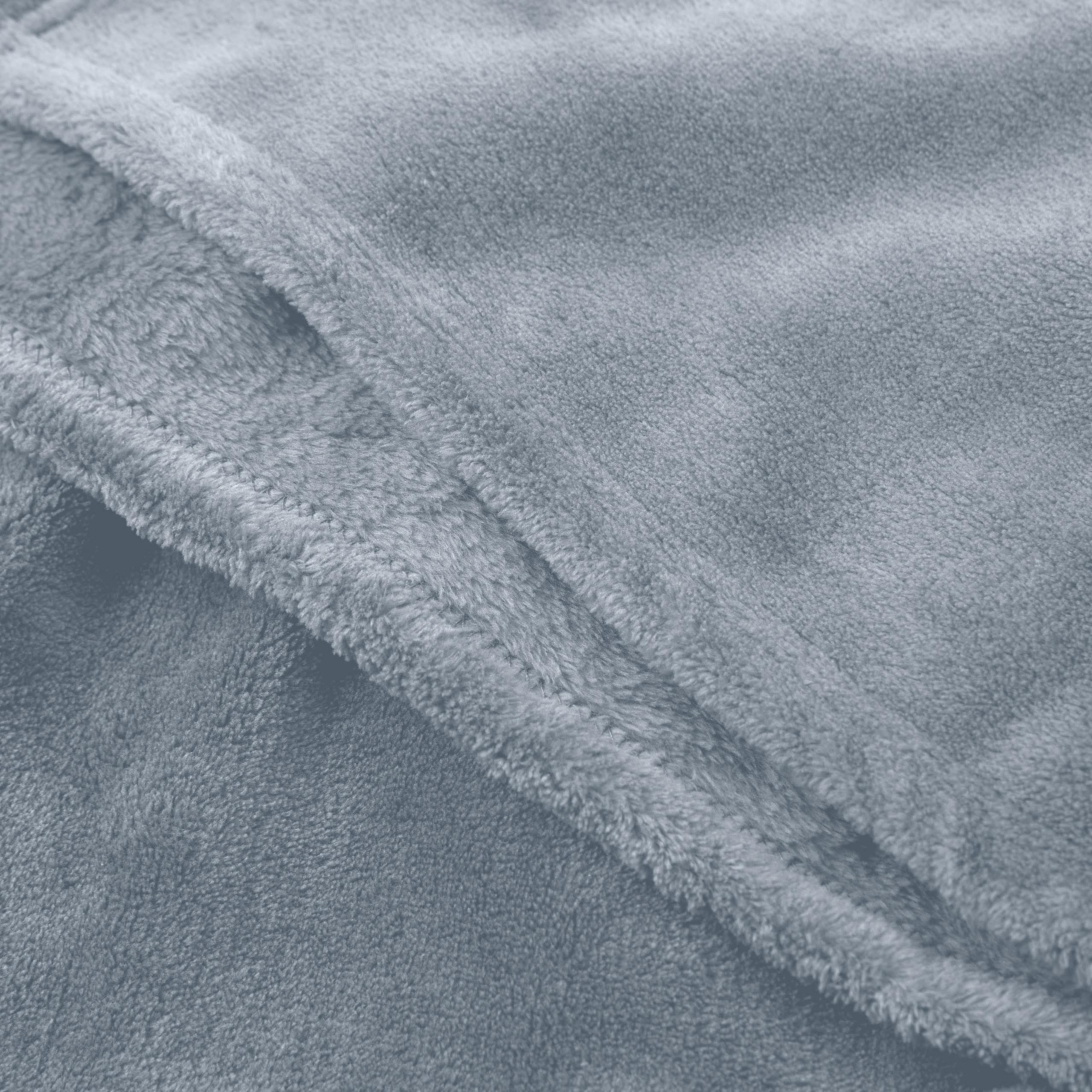 Kuscheldecke - 220x240 cm - Hellblaue weiche Coral-Fleece Decke, ideal als Sofadecke, Tagesdecke, pflegeleicht und waschbar bei 30°C.