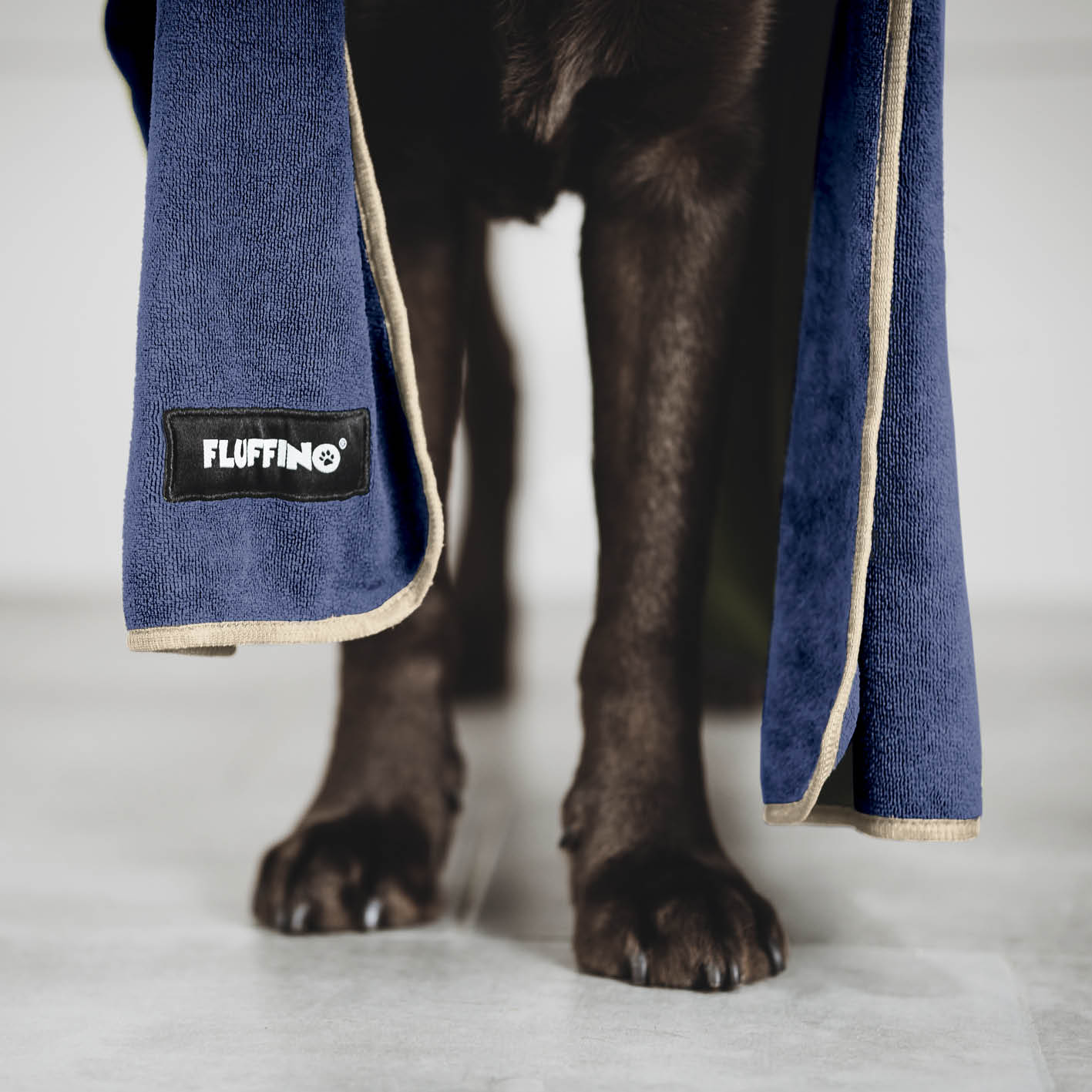 Hundehandtuch Mikrofaser – 2er-Pack beige & blau, saugfähig, schnell trocknend, handlich für kleine & mittelgroße Hunde von FLUFFINO.