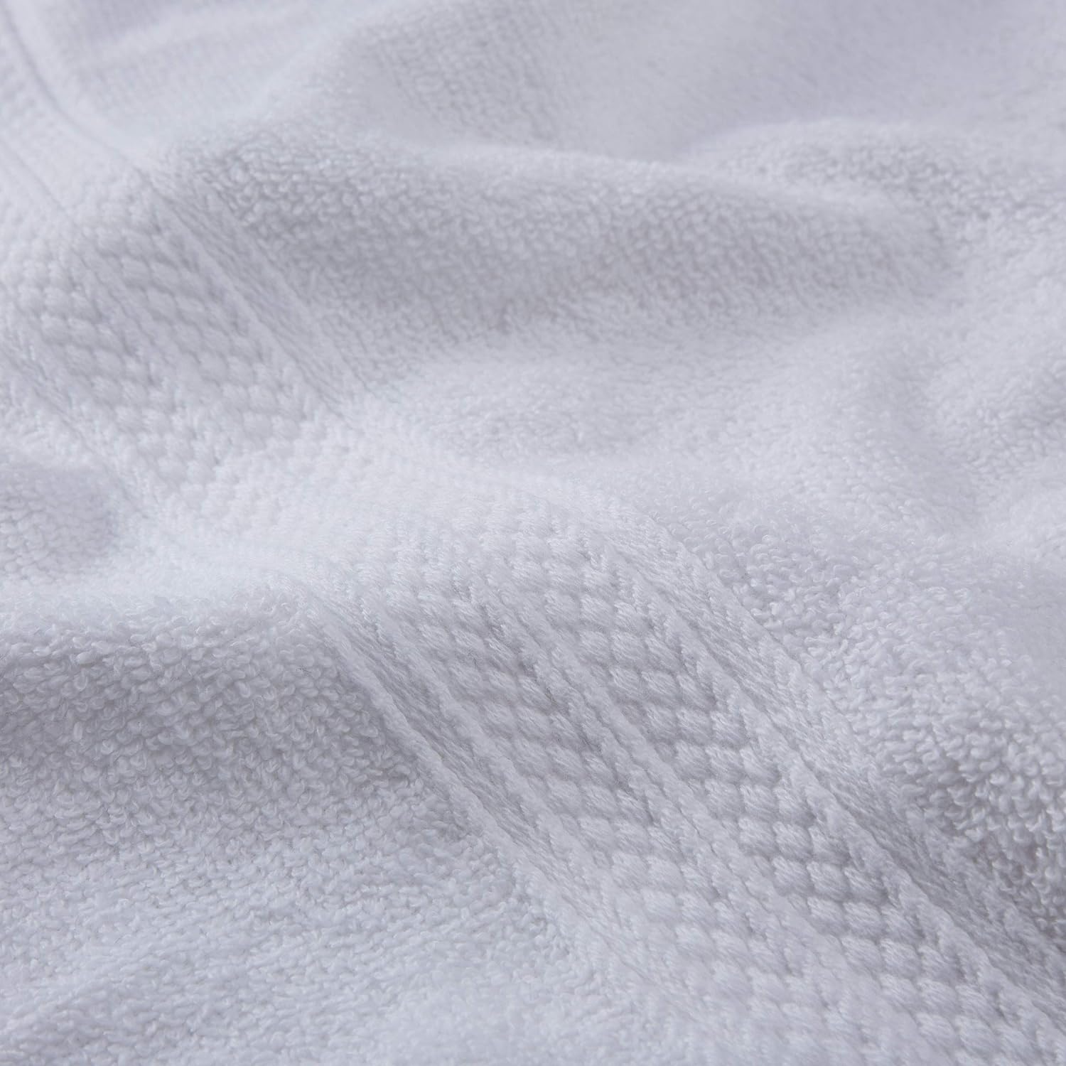 Premium Badetücher 100 x 150 cm - 2er-Set - Weiß in Baumwolle, saugfähig, weich und mit dekorativem Webmuster für besten Komfort.