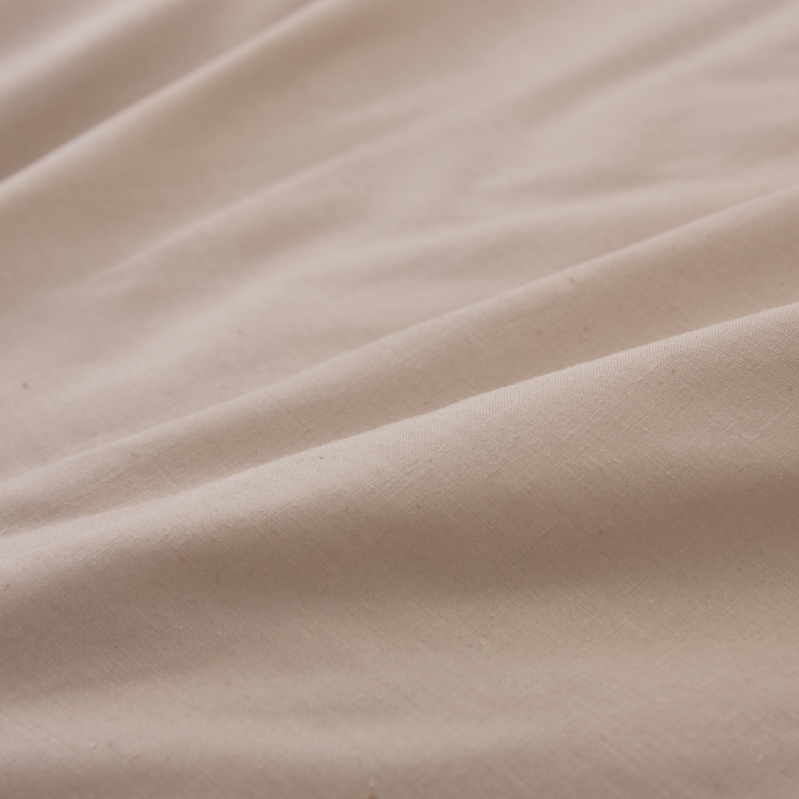 Premium Bettwäsche Everyday - Ganzjahres Bettbezug 155x200 cm & Kissenbezug 80x80 cm in weichem, beigem Polycotton-Stoff.