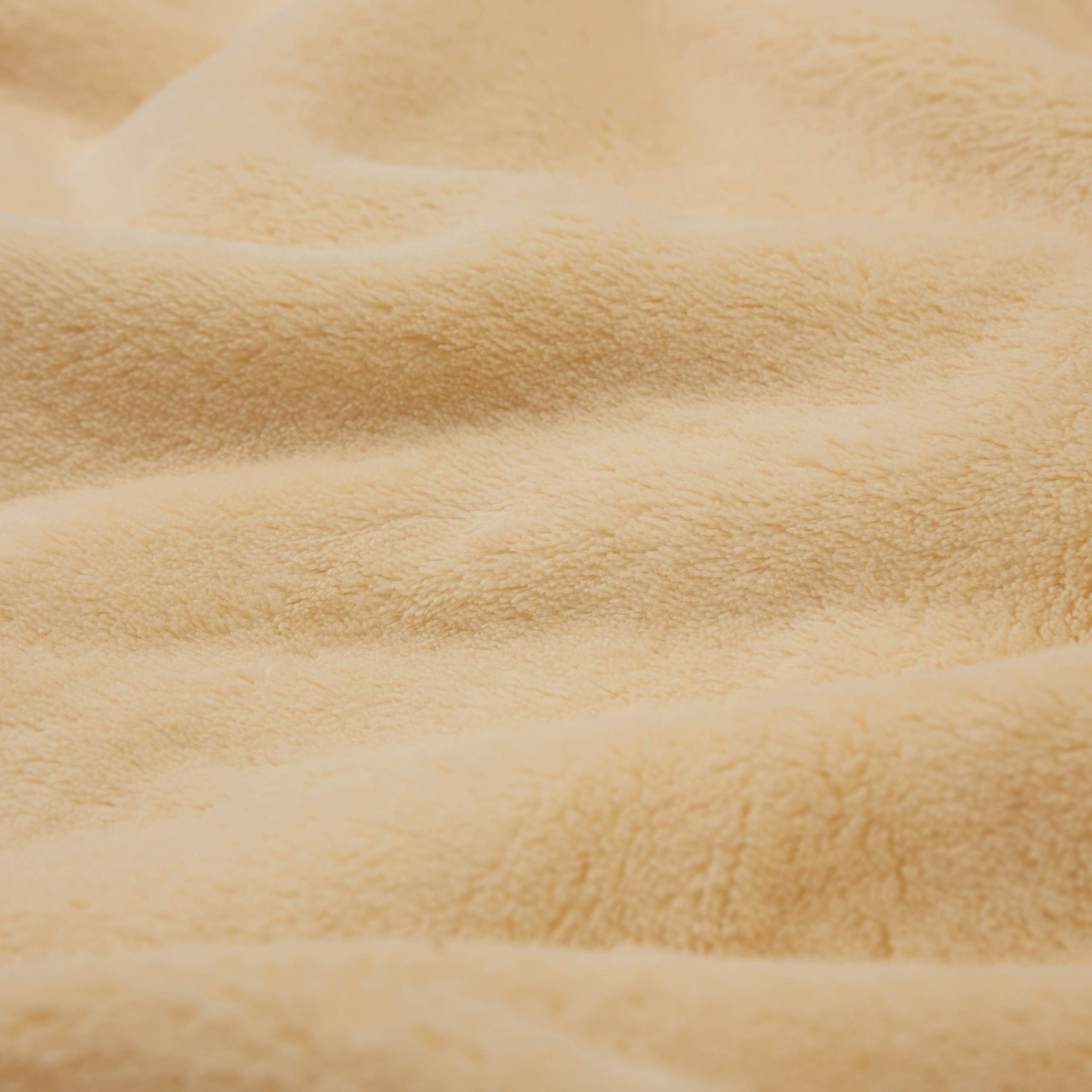 Kuscheldecke - 150x200 cm - Sofadecke & Tagesdecke beige aus weichem Coral-Fleece, pflegeleicht und ideal für Sofa und Balkon.