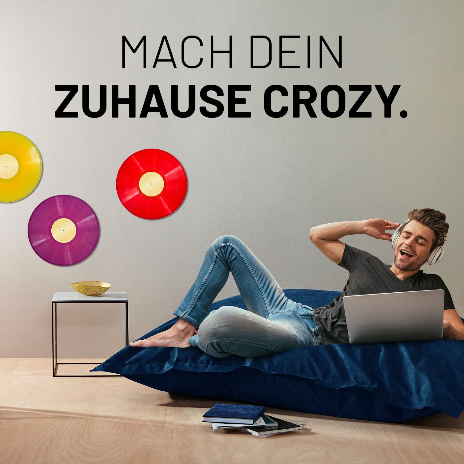 XXL Microvelours Sitzsack (380 L) Dunkelblau als bequeme, wasserfeste Relax-Lösung für Wohnzimmer oder Balkon von Lumaland.