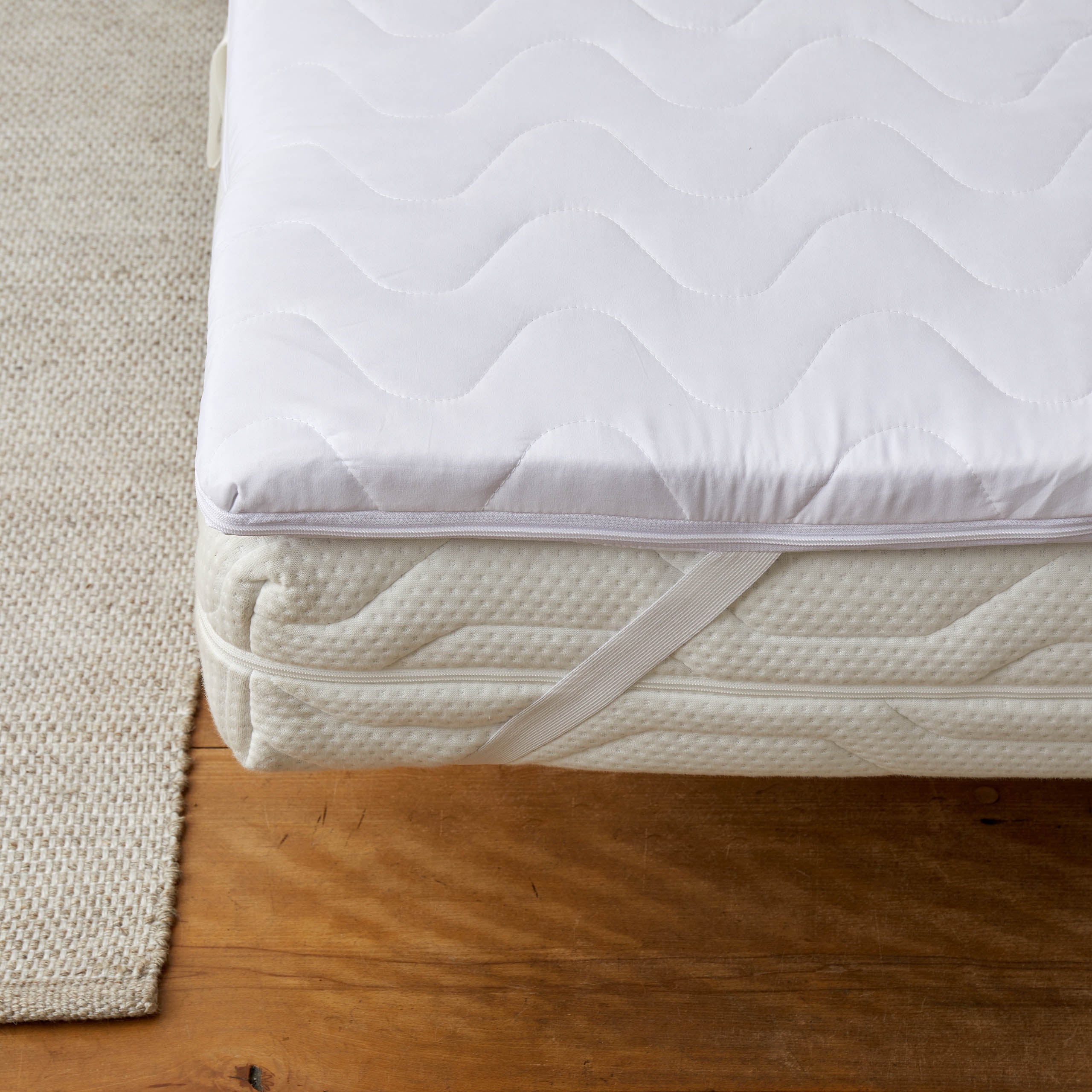 Matratzentopper Microfaser - 180 x 200 x 6,5 cm mit Memory Foam, waschbarem Bezug und punktelastischer Unterstützung für erholsamen Schlaf.