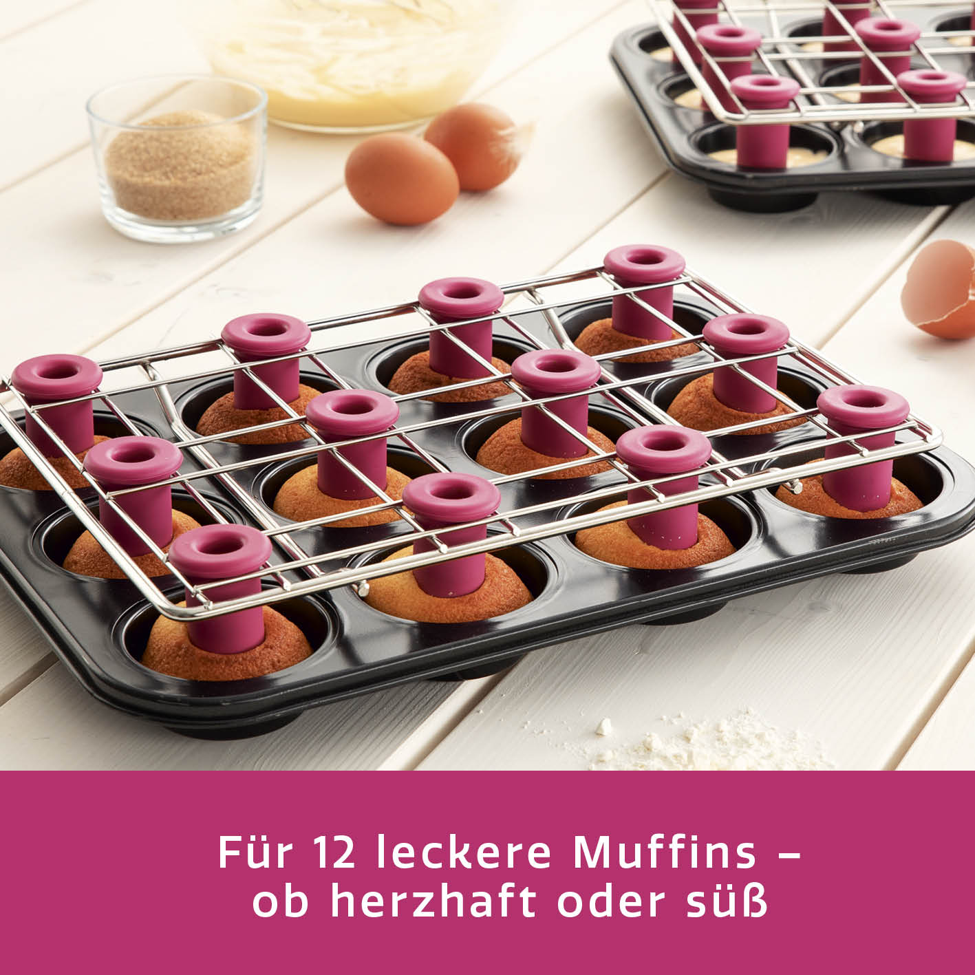 Backblech mit Zentrierhilfe für Muffins & Cupcakes zum stabilen Backen und präzisen Platzieren von bis zu 12 CuCap Förmchen.