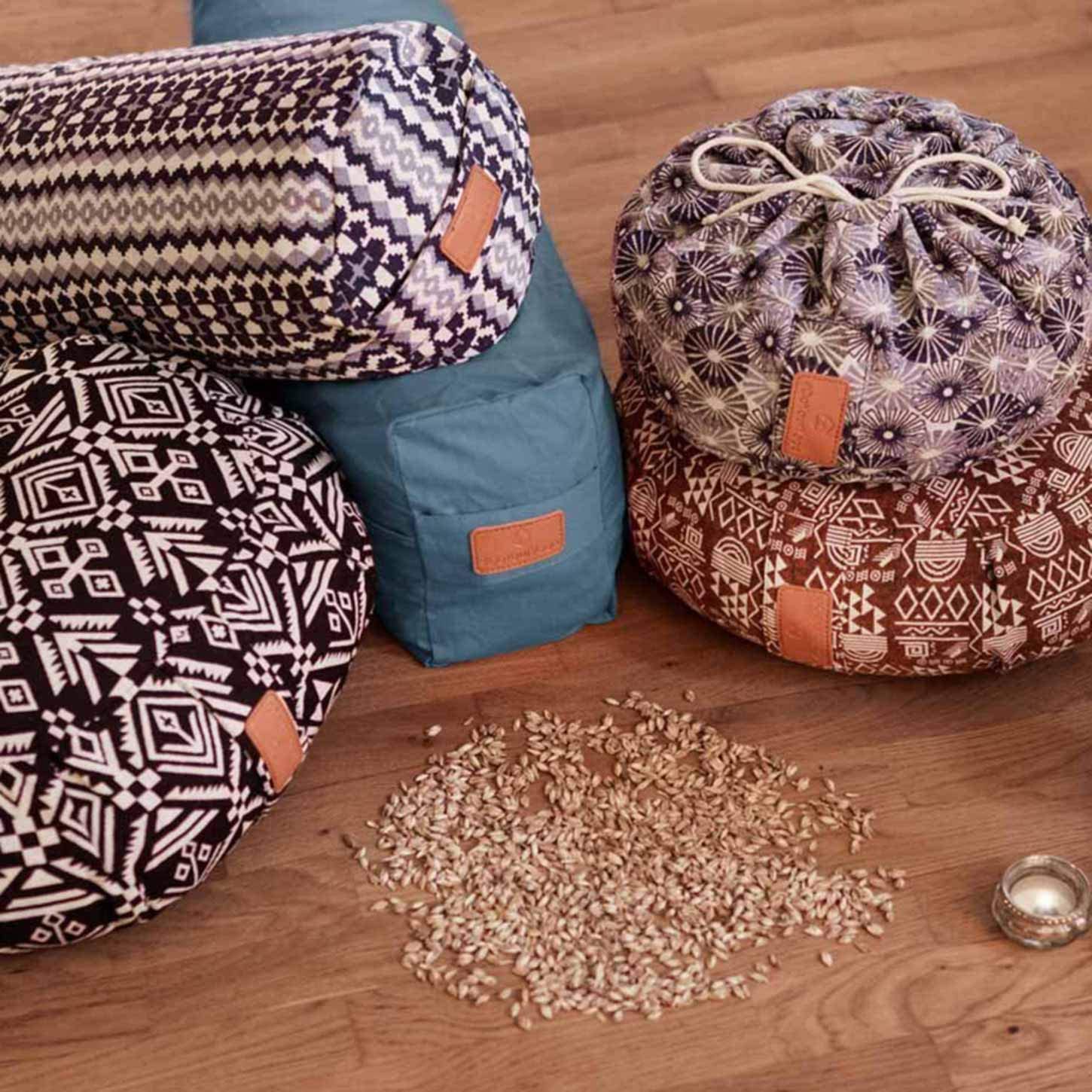 Bio Dinkelspelz zum Befüllen & Nachfüllen von Kissen & Bolstern - 2 kg, verifizierte Bio-Qualität, ideal für Yogakissenfüllung.