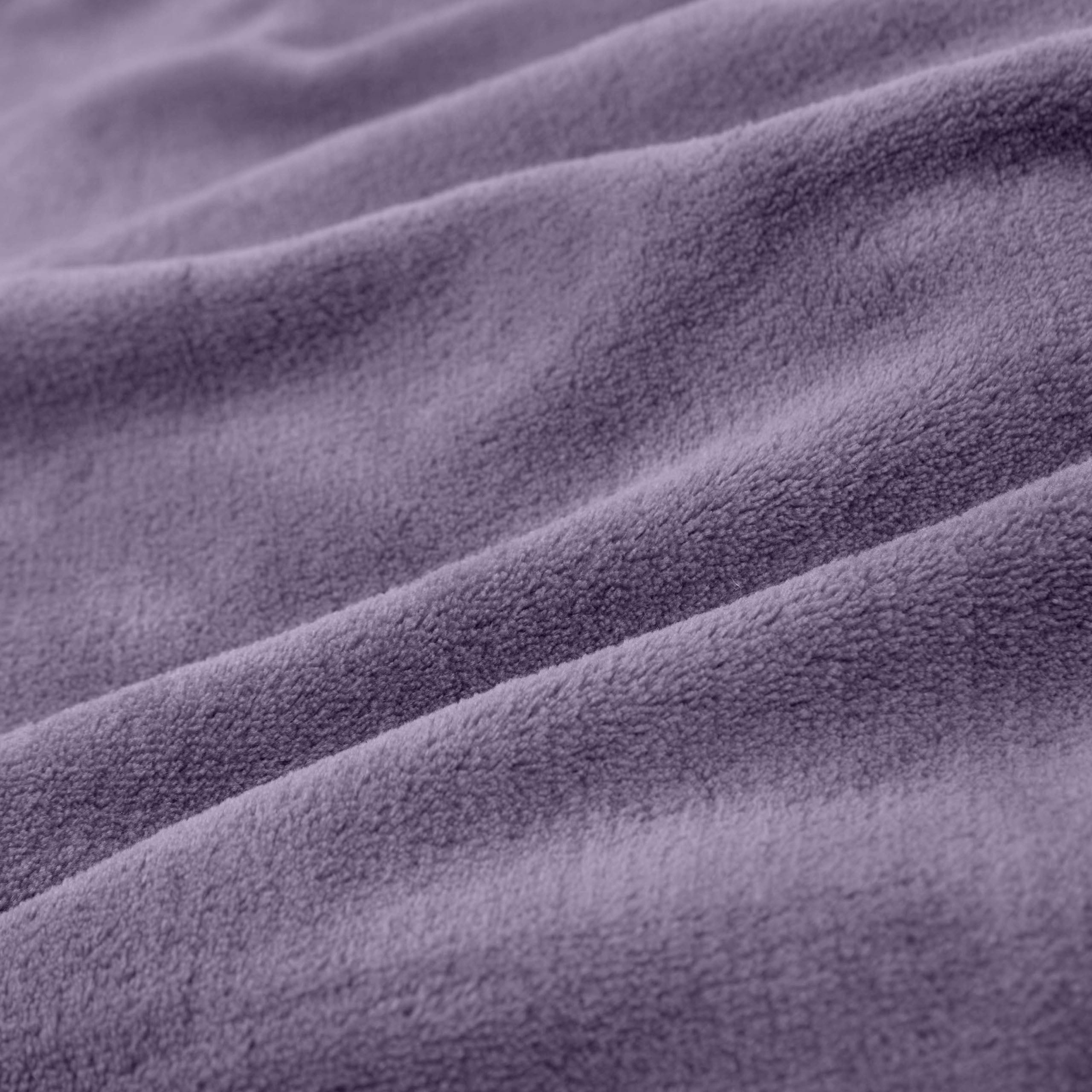 Kuscheldecke - 150x200cm - Sofadecke & Tagesdecke - Lila aus weichem Coral-Fleece, pflegeleicht und vielseitig einsetzbar.
