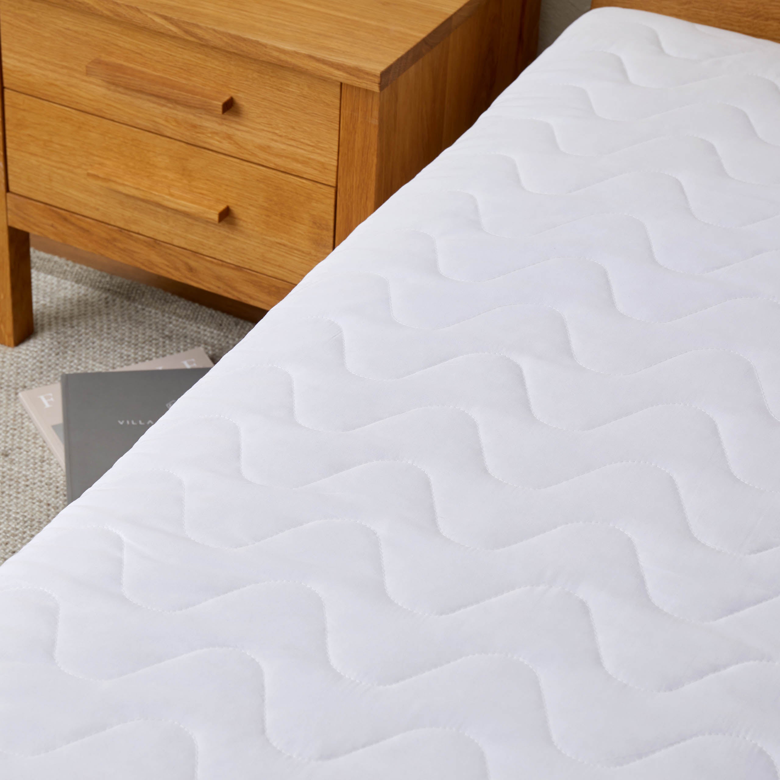 Matratzentopper Microfaser - 100 x 200 x 3,5 cm mit abnehmbarem, waschbarem Bezug und Memory Foam für ergonomische Rückenunterstützung.