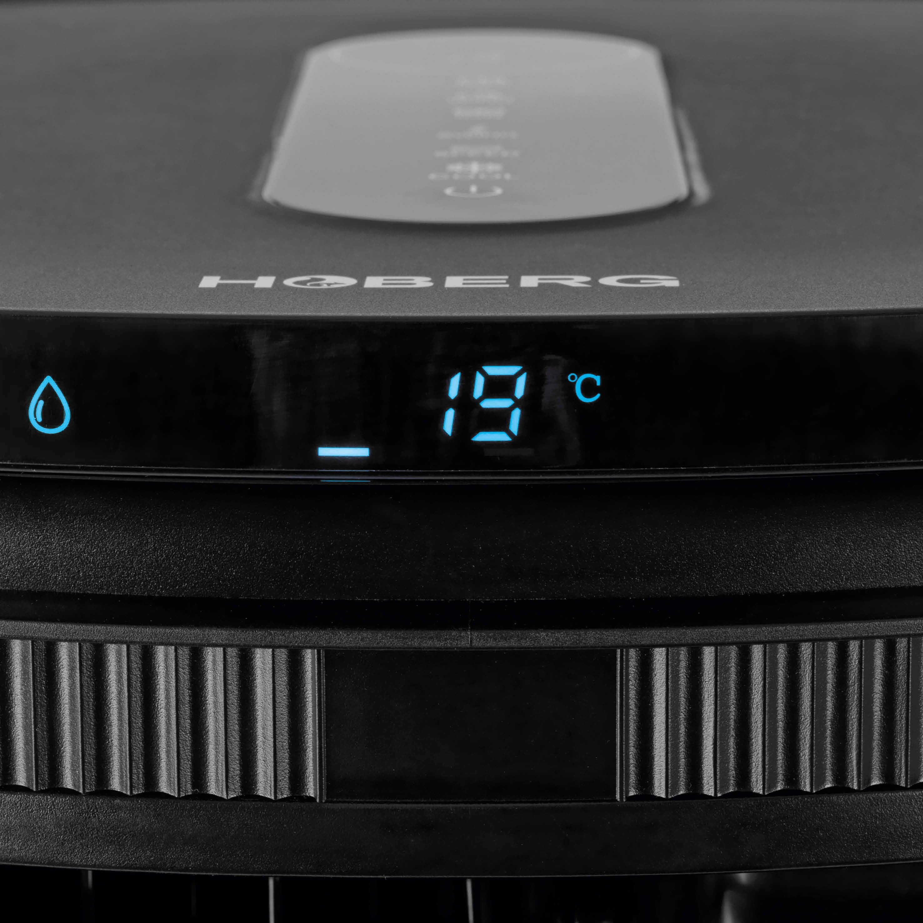 Luftkühler mit Peltier-Element von Hoberg mit digitalem LED-Display, Temperaturanzeige und moderner Bedienoberfläche.