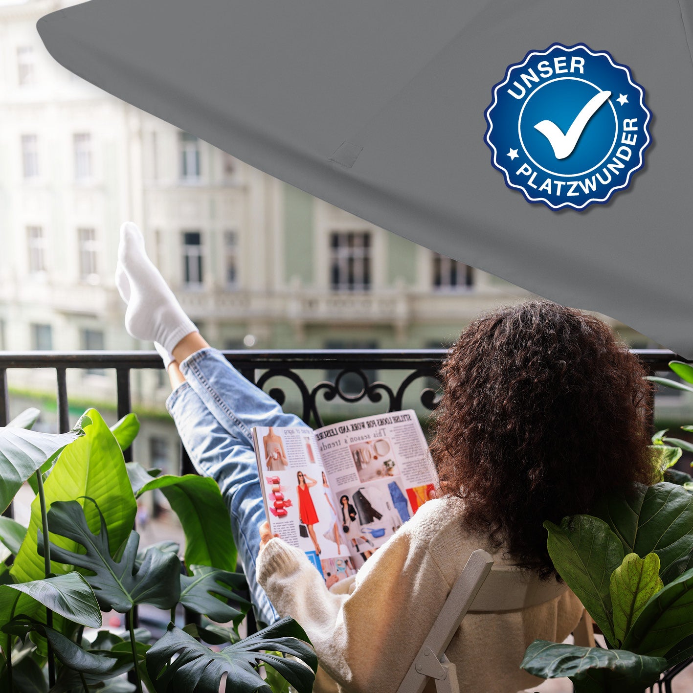 EASYmaxx Sonnenschirm - rechteckig, grau, platzsparend, wetterfest mit UV-Schutz 40+, ideal für kleine Terrassen und Balkone.