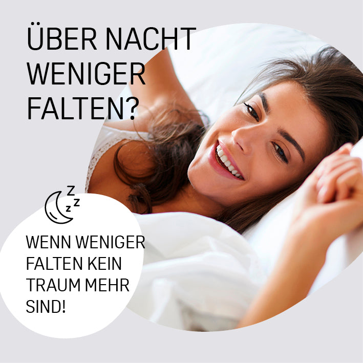 Hyaluron-Skintape "Glow Package" zeigt lächelnde Frau im Bett für weniger Falten über Nacht und strahlende Haut.