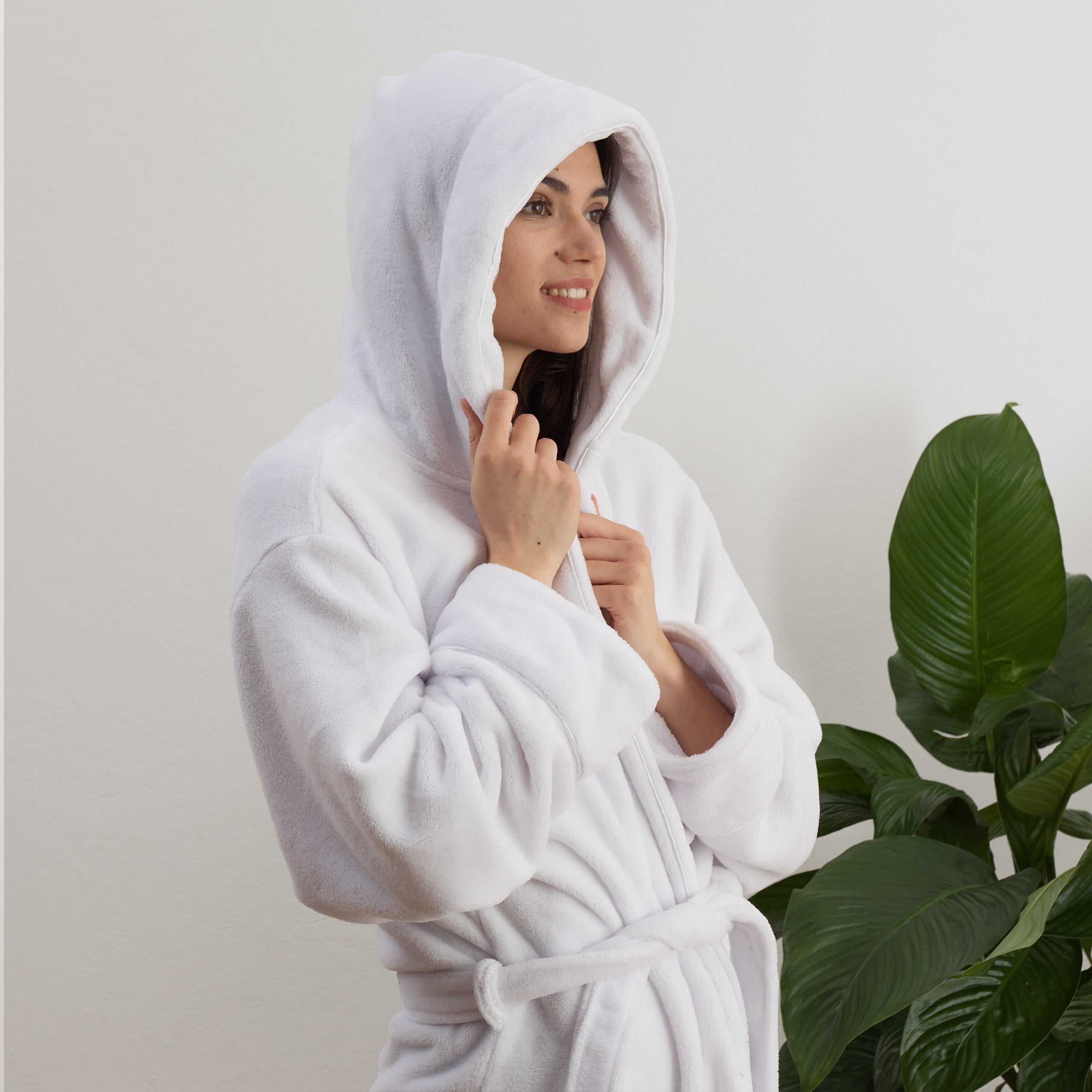 Luxury Mikrofaser Bademantel mit Kapuze für Damen und Herren - Weiß - Größe XL, flauschig, schnelltrocknend und bequem.