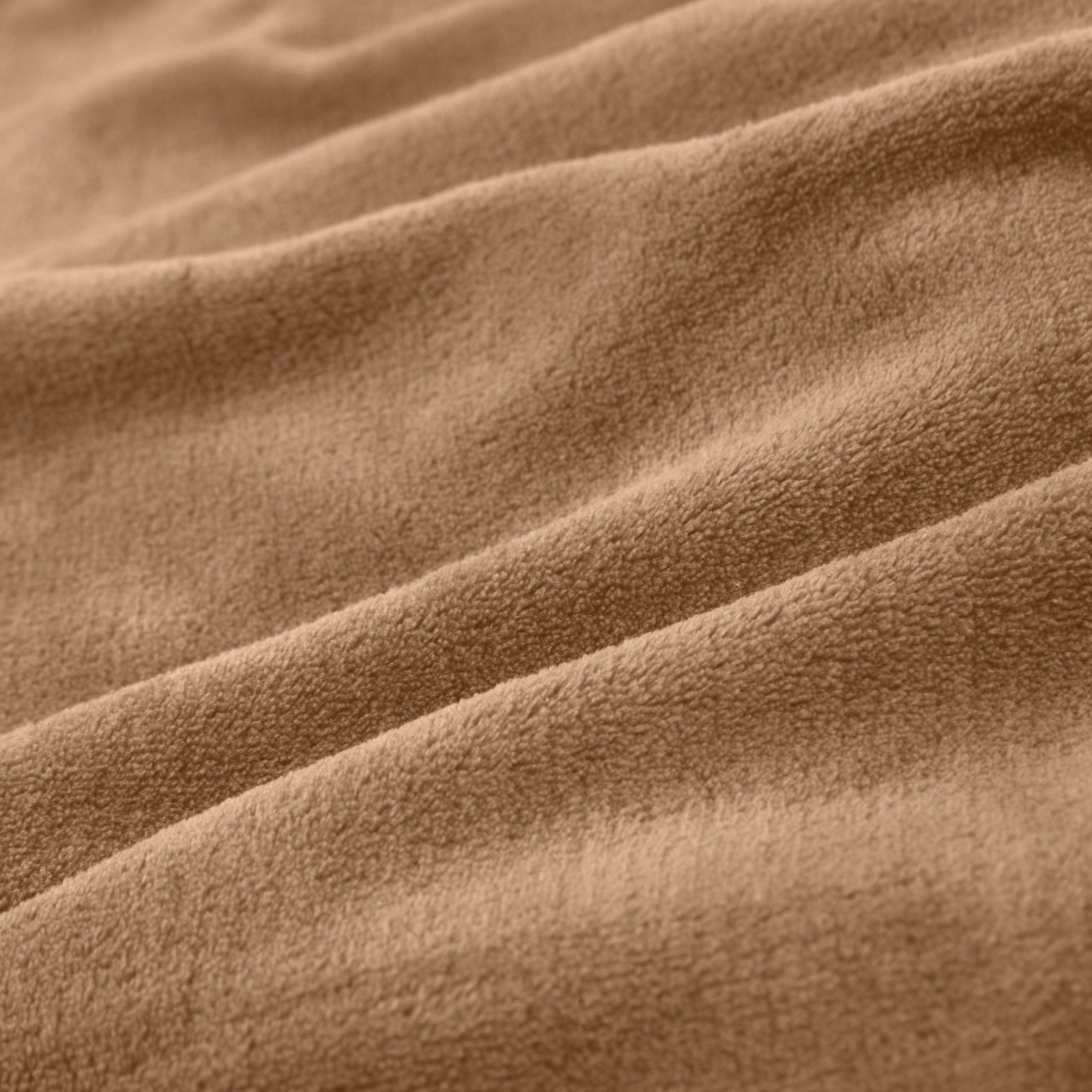 Kuscheldecke - 220x240 cm - Sofadecke & Tagesdecke - Hellbraun aus weichem Coral-Fleece, ideal für Sofa oder Bett, pflegeleicht und waschbar.