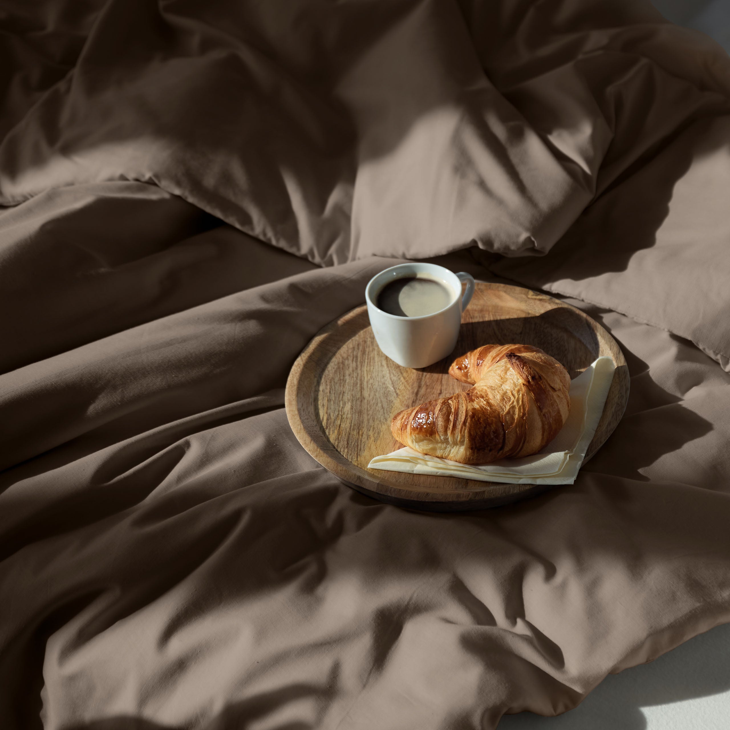 Premium Bettwäsche Everyday Taupe 155x200 cm mit Kissenbezug 80x80 cm, weiche Ganzjahres Bettwäsche aus Polycotton.