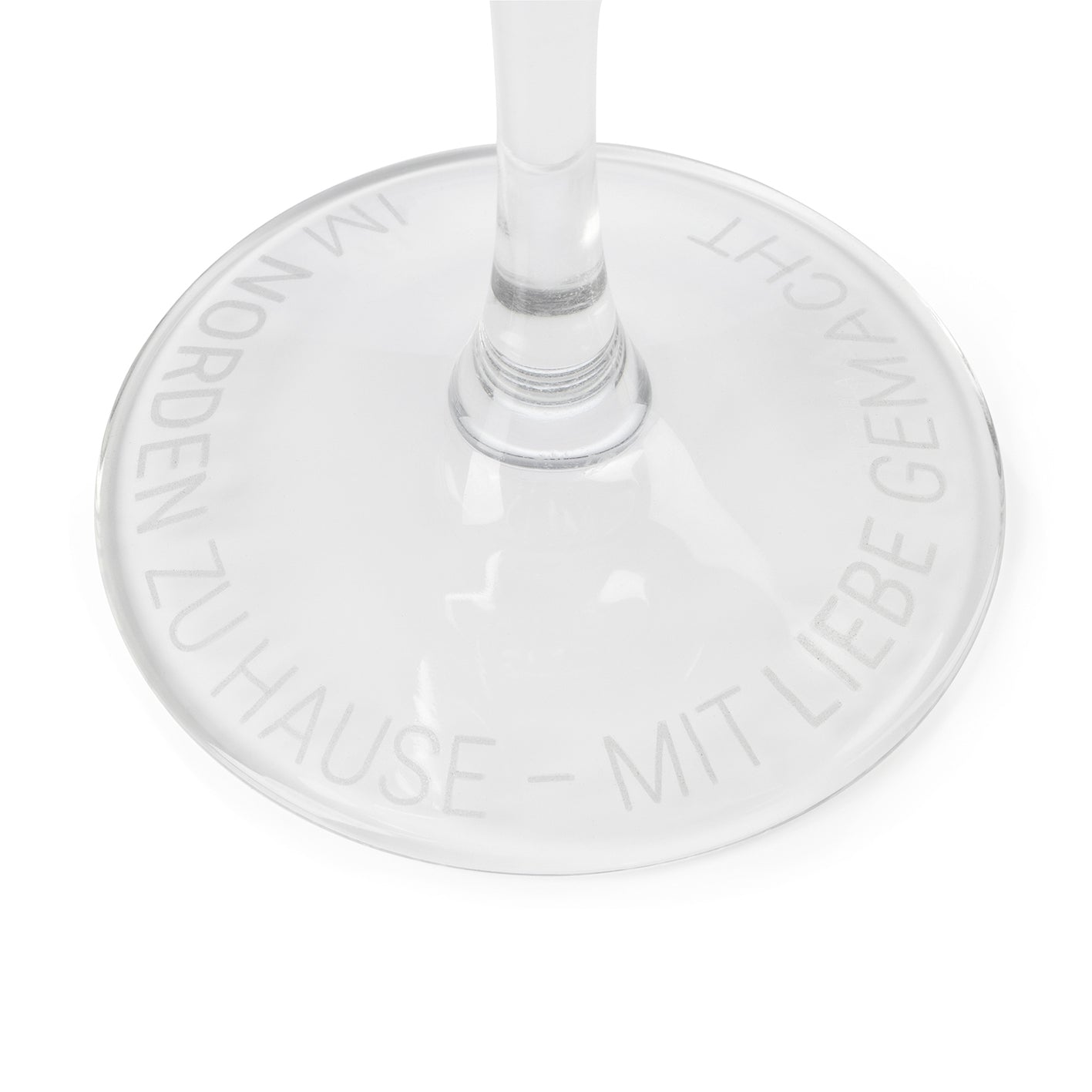Copa Glas mit Logo - 720 ml - 2er-Set, detailreicher Glasfuß mit graviertem Schriftzug im TURM GIN Design.