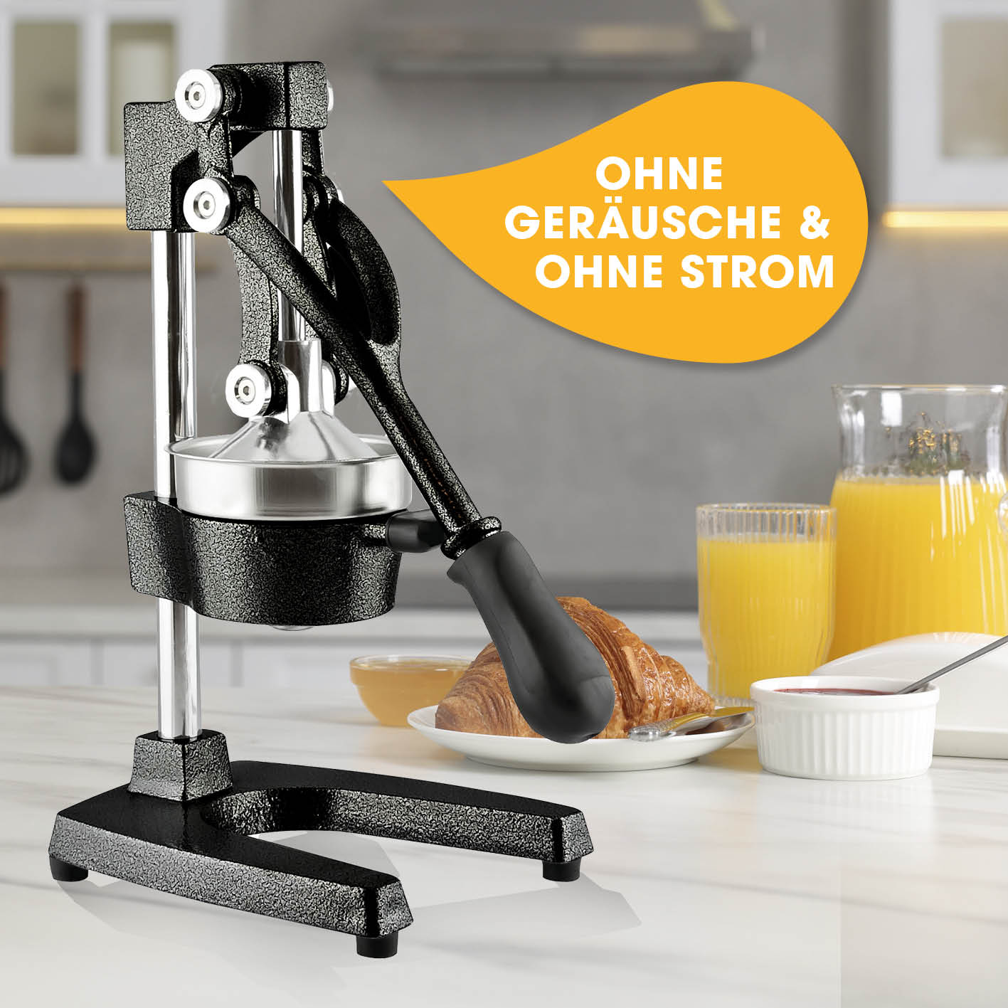 Set Saftpresse & Orangenspender - Schwarz/Silber zeigt geräuschloses, manuelles Entsaften mit robustem Gusseisen und verchromtem Spender.
