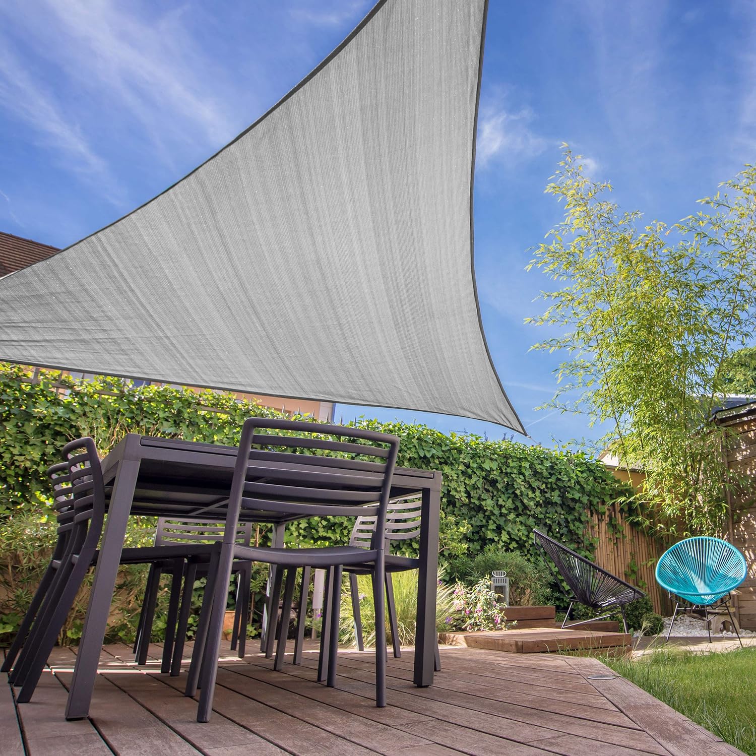 Sonnensegel Polyester - Quadrat 3 x 3 Meter - Gelb als schattenspendendes, stabiles Sonnensegel über Terrasse mit Möbeln