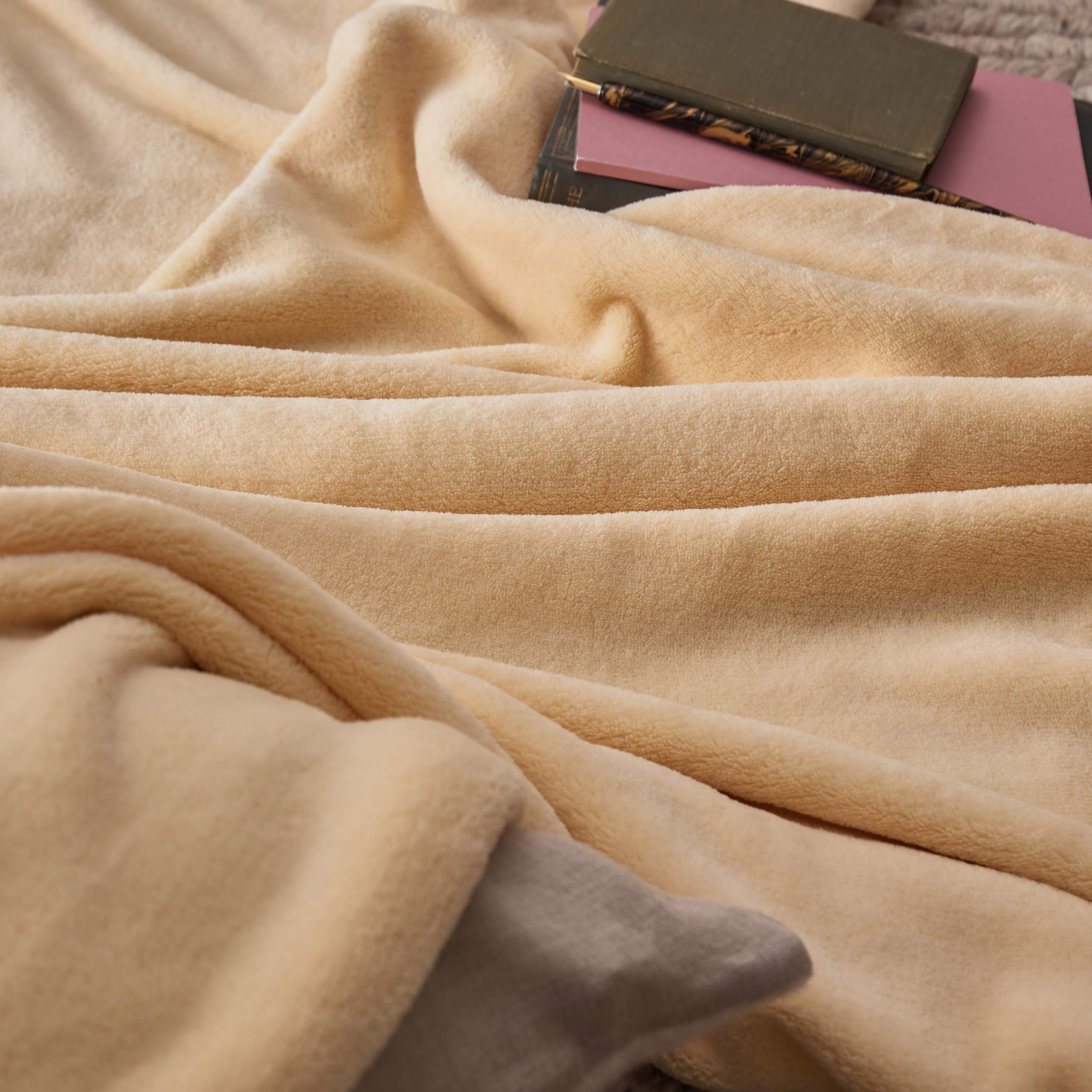 Kuscheldecke - 150x200 cm - Beige Coral-Fleece Wolldecke ideal als Sofadecke und Tagesdecke für gemütliche Abende.