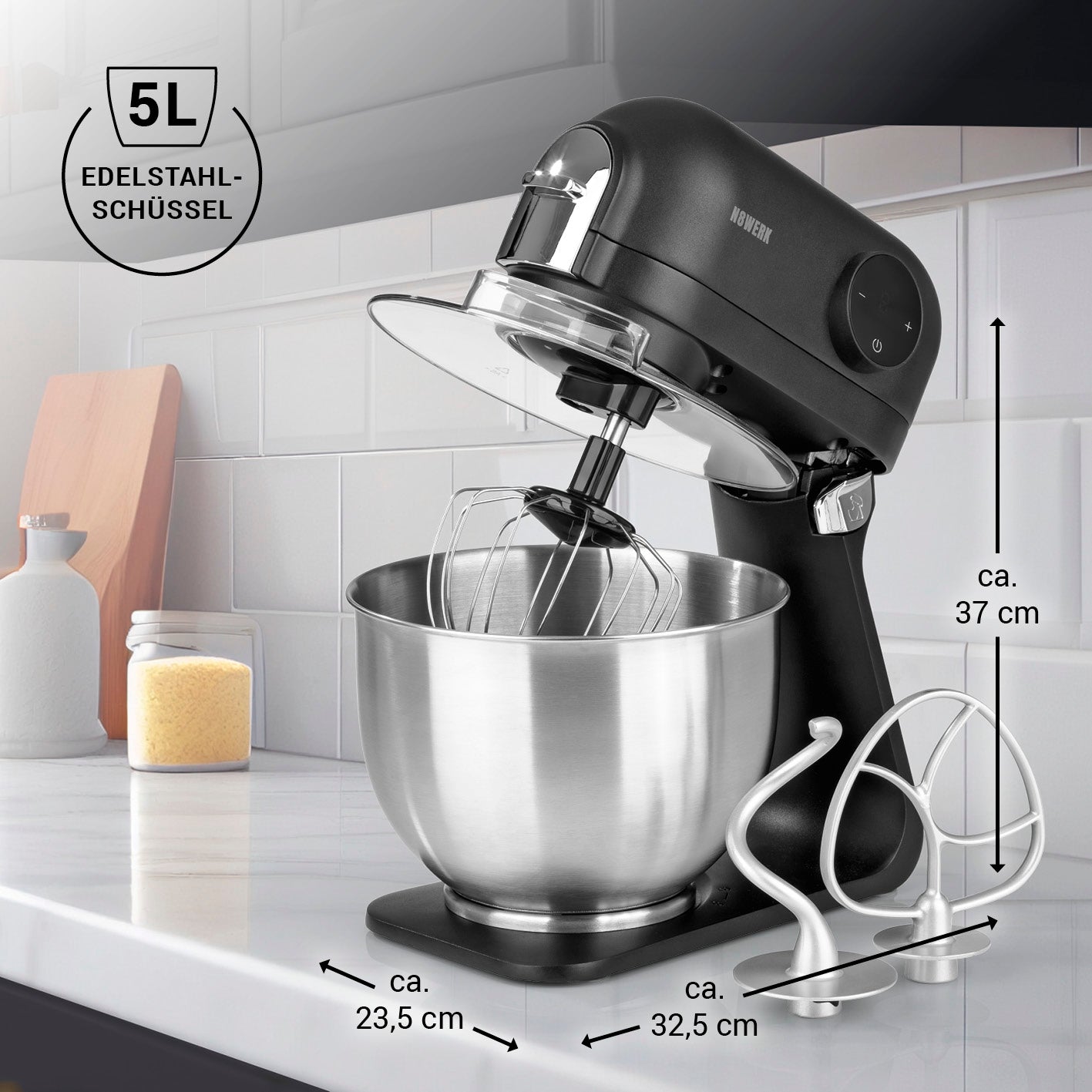 Küchenmaschine in der Midnight Edition mit 5L Edelstahlschüssel, 6 Geschwindigkeitsstufen und drei wechselbaren Einsätzen.
