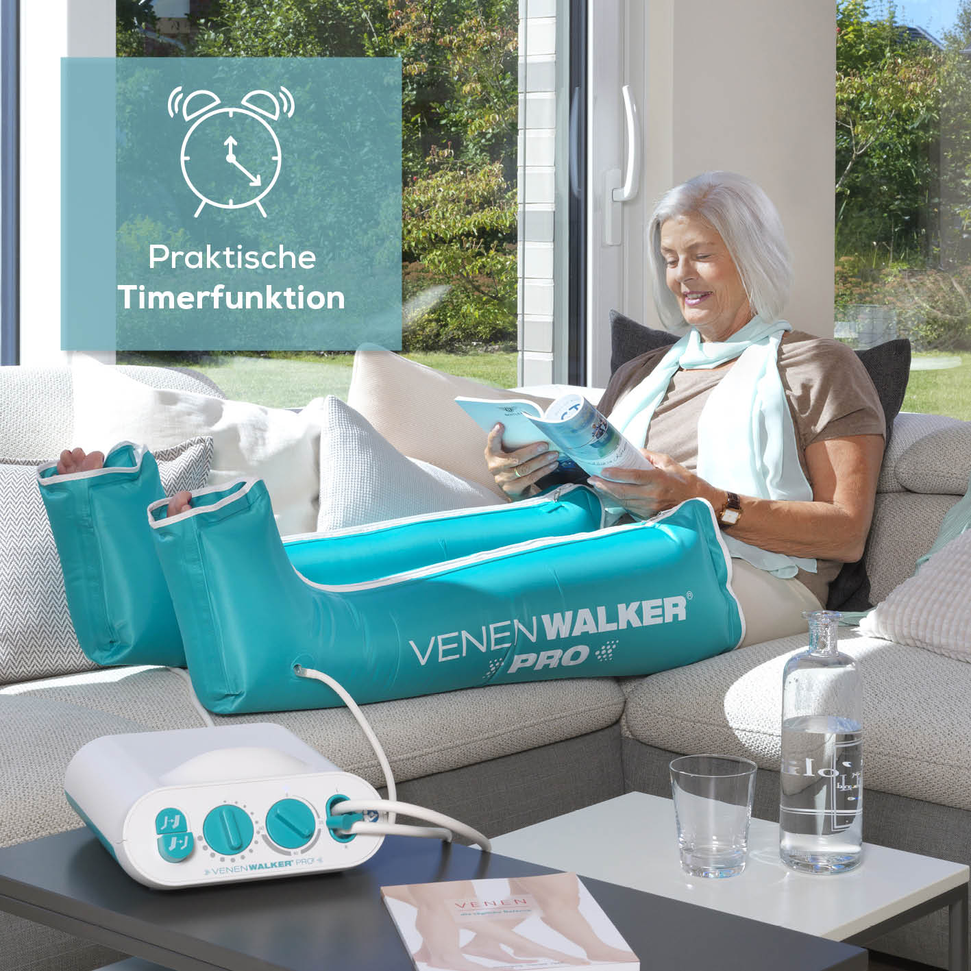 Frau nutzt Therapiegerät VenenWalker Pro2 mit Wechseldruckfunktion für bessere Venenzirkulation bei Venenbeschwerden.