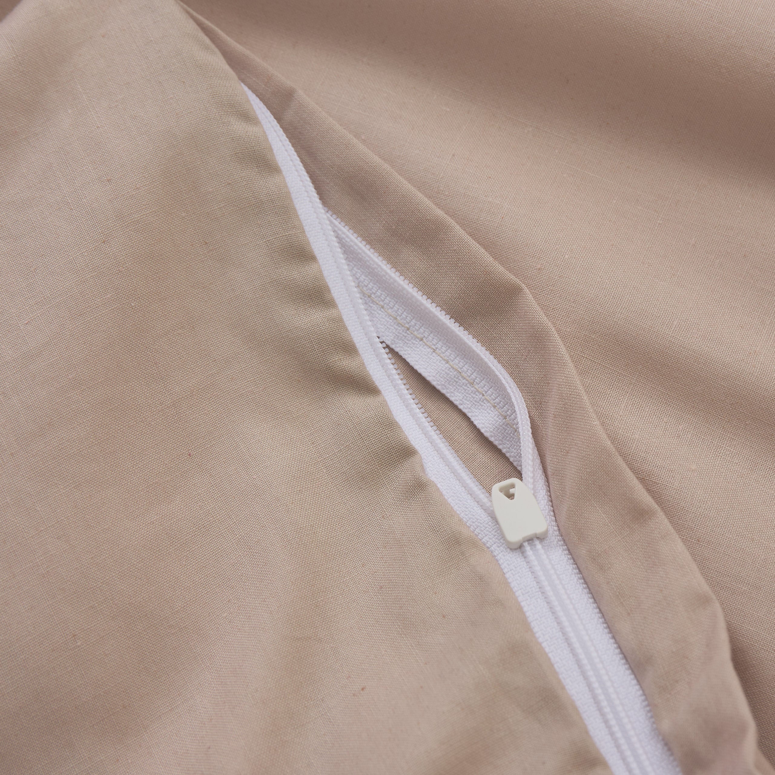 Premium Bettwäsche Everyday - Ganzjahres Bettbezug 155x200 cm & Kissenbezug 80x80 cm in Beige mit hochwertigem YKK Reißverschluss.