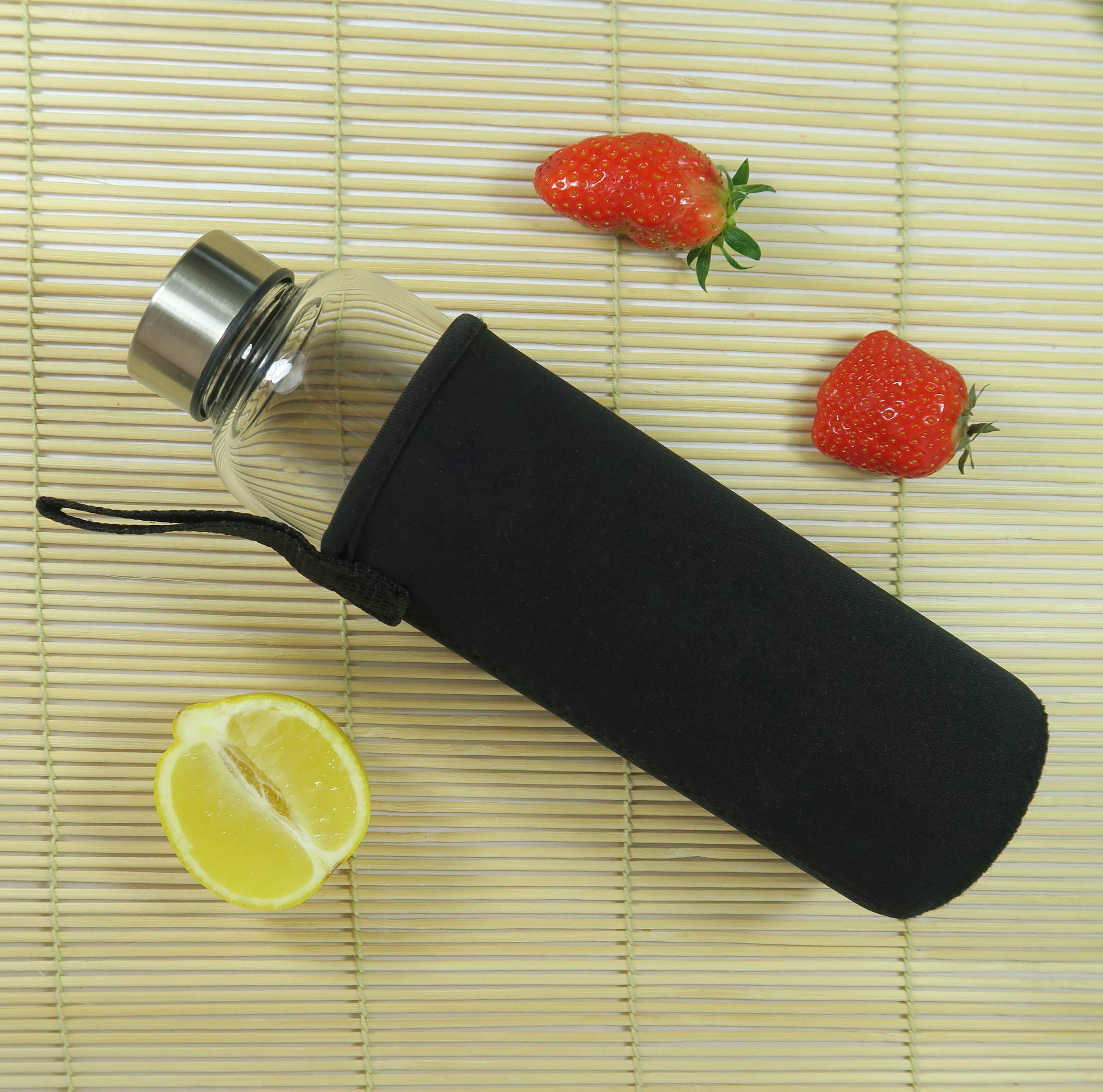 Trinkflasche 1 L - Schwarz mit Neoprenhülle aus Borosilikatglas, Edelstahlverschluss, ideal für Sport und Freizeit, umweltfreundlich.
