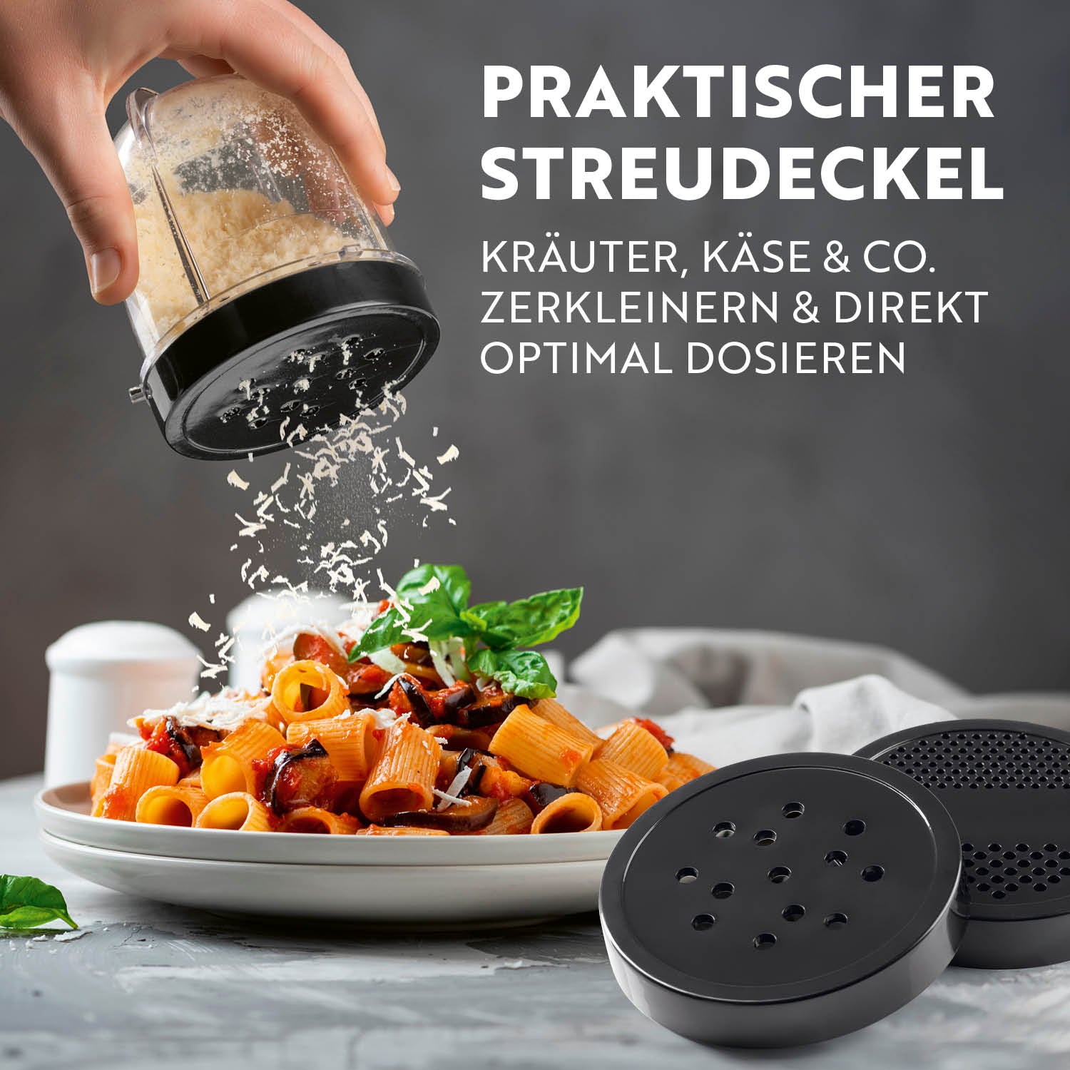 Mr. Magic Mixer - Silber/Schwarz mit praktischem Streudeckel zum Dosieren von Kräutern und Käse über Pasta.