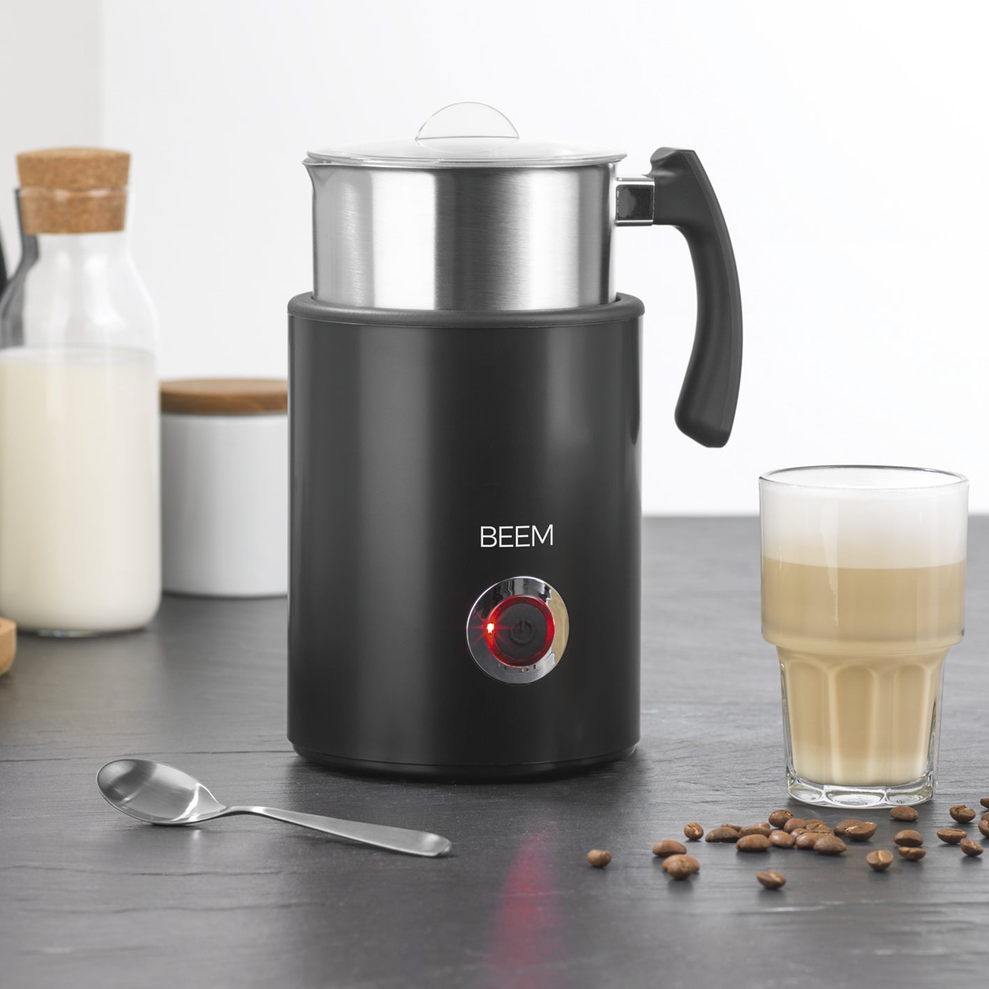 MILK-PERFECT Induktions-Milchaufschäumer mit Edelstahl-Kanne, 260ml Kapazität, LED-Indikator für verschiedene Aufschäumoptionen.