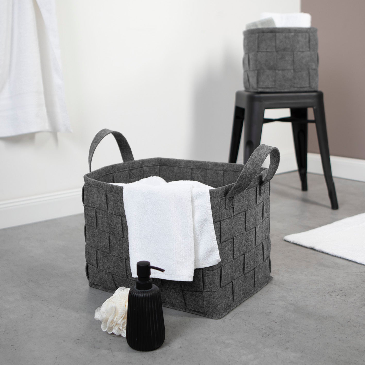 Filz-Aufbewahrungskorb S - 24 x 24 x 24 cm - Dunkelgrau, moderner, faltbarer und bodenschonender Aufbewahrungskorb im Scandi Style.
