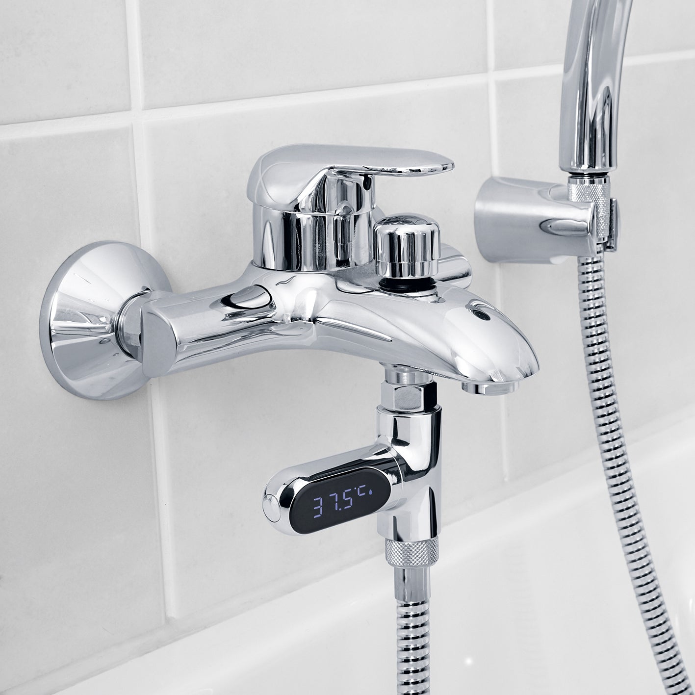 Thermometer für Wasserarmaturen - chromfarben mit LED-Temperaturanzeige, gradgenau, einfache Montage, geeignet für Dusche und Badewanne.