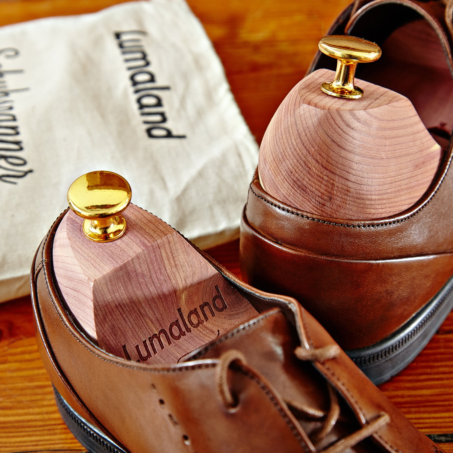 Schuhspanner unisex - Zedernholz - Größe 42/43 aus hochwertigem Zedernholz mit Baumwoll-Aufbewahrungsbeutel, perfekter Form und Feuchtigkeitsaufnahme.