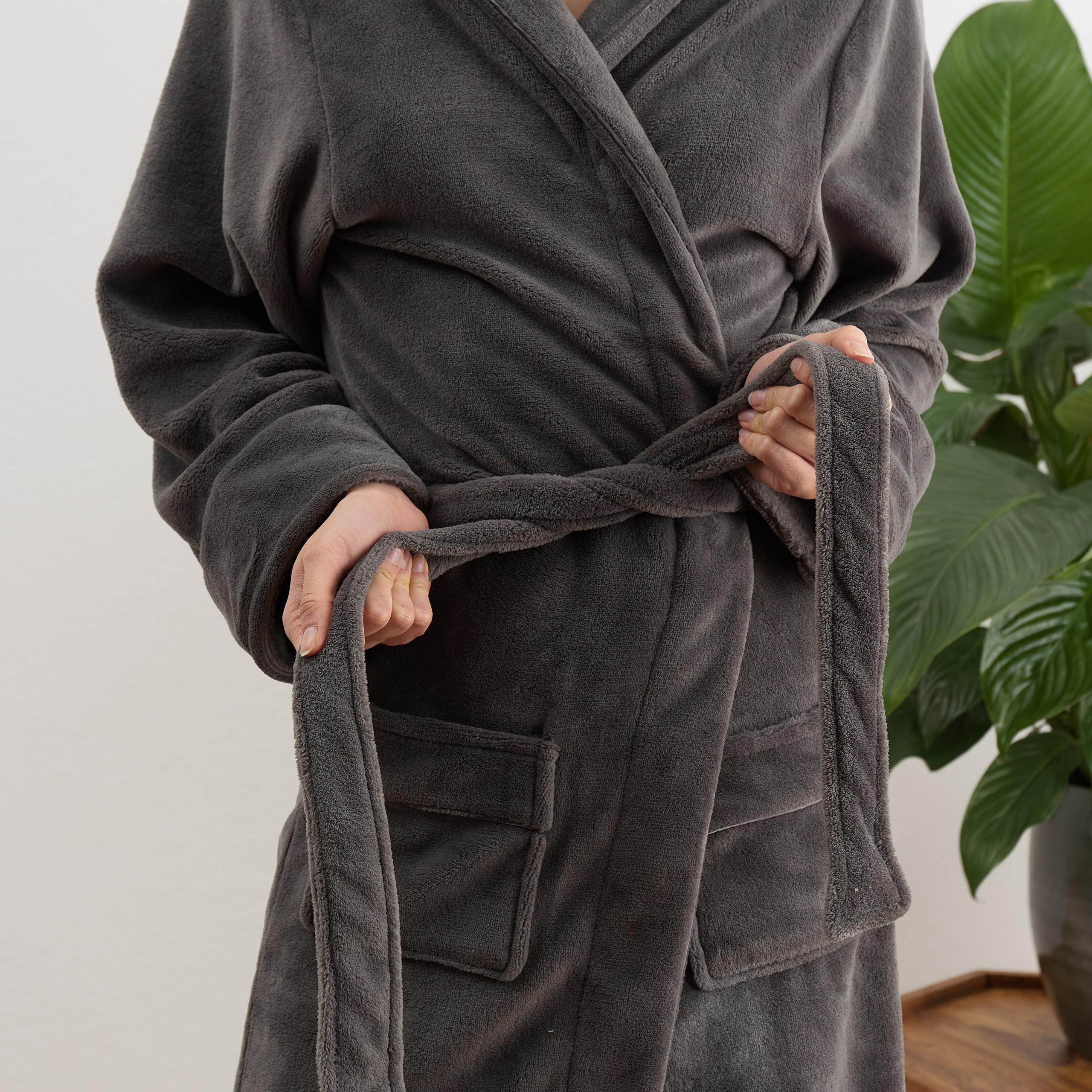 Luxury Mikrofaser Bademantel mit Kapuze für Damen und Herren - Grau - Größe S, weich, schnelltrocknend und bequem mit Taillengürtel.