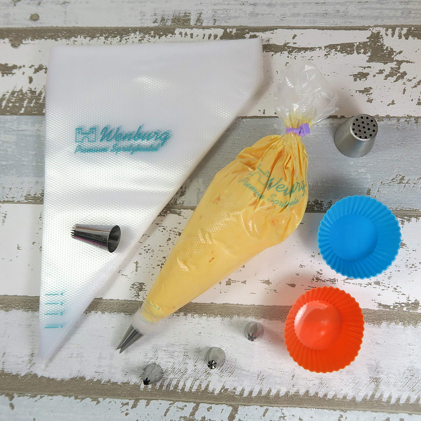 Einwegspritzbeutel - 110-tlg. Set mit Verschlussbändern, passend für Spritztüllen und Backdekor, ideal für Kuchen und Cupcakes.